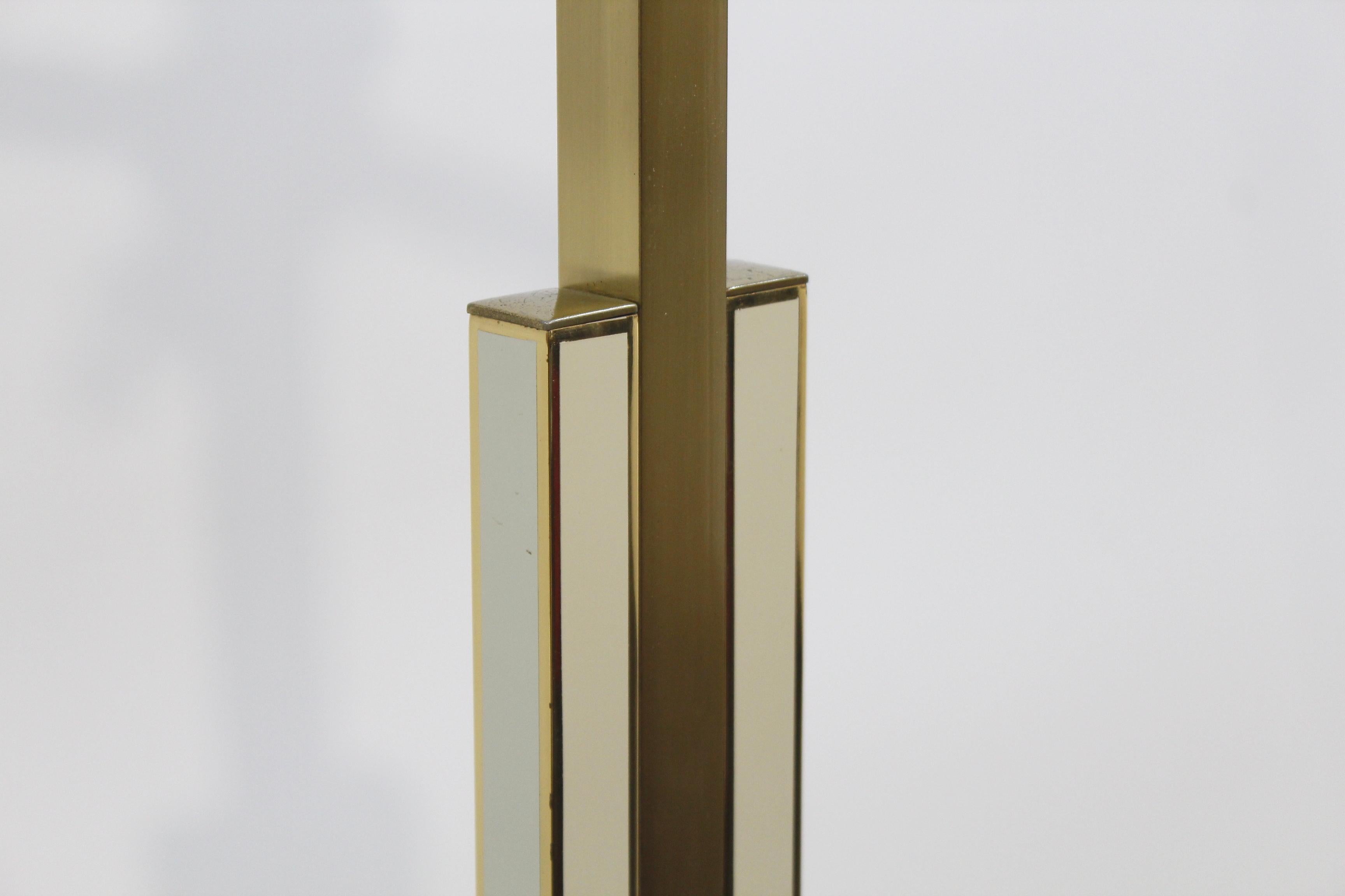 Italian Floor Lamp by Fratelli Martini Brass and Lacquered Metal, 1970 For Sale 2