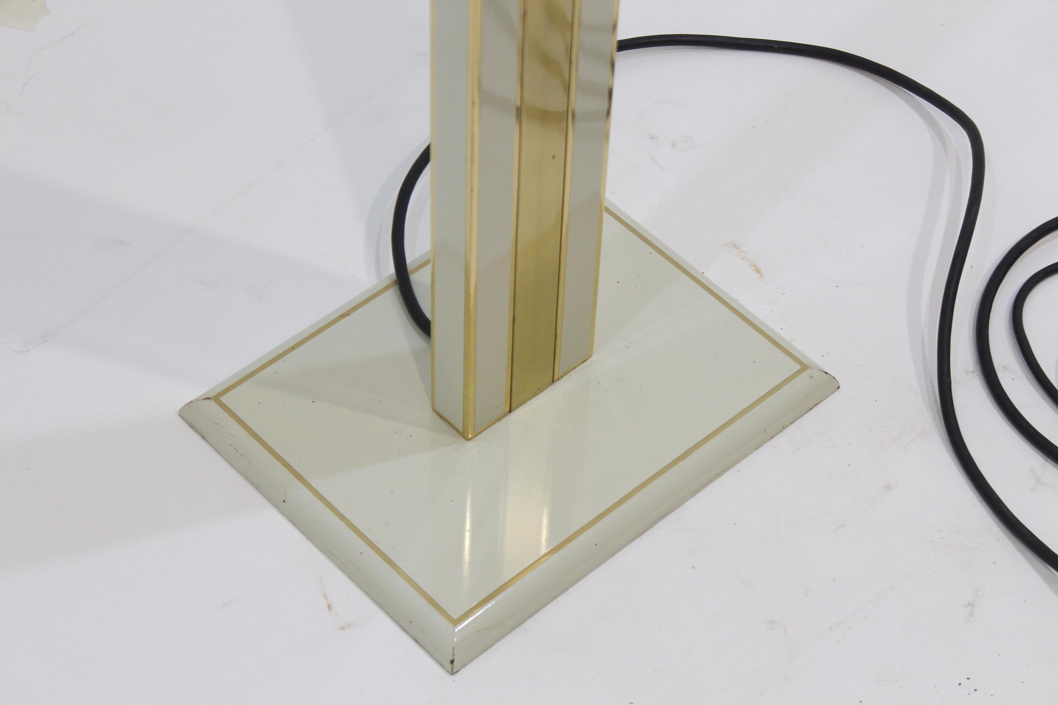 Italian Floor Lamp by Fratelli Martini Brass and Lacquered Metal, 1970 For Sale 3