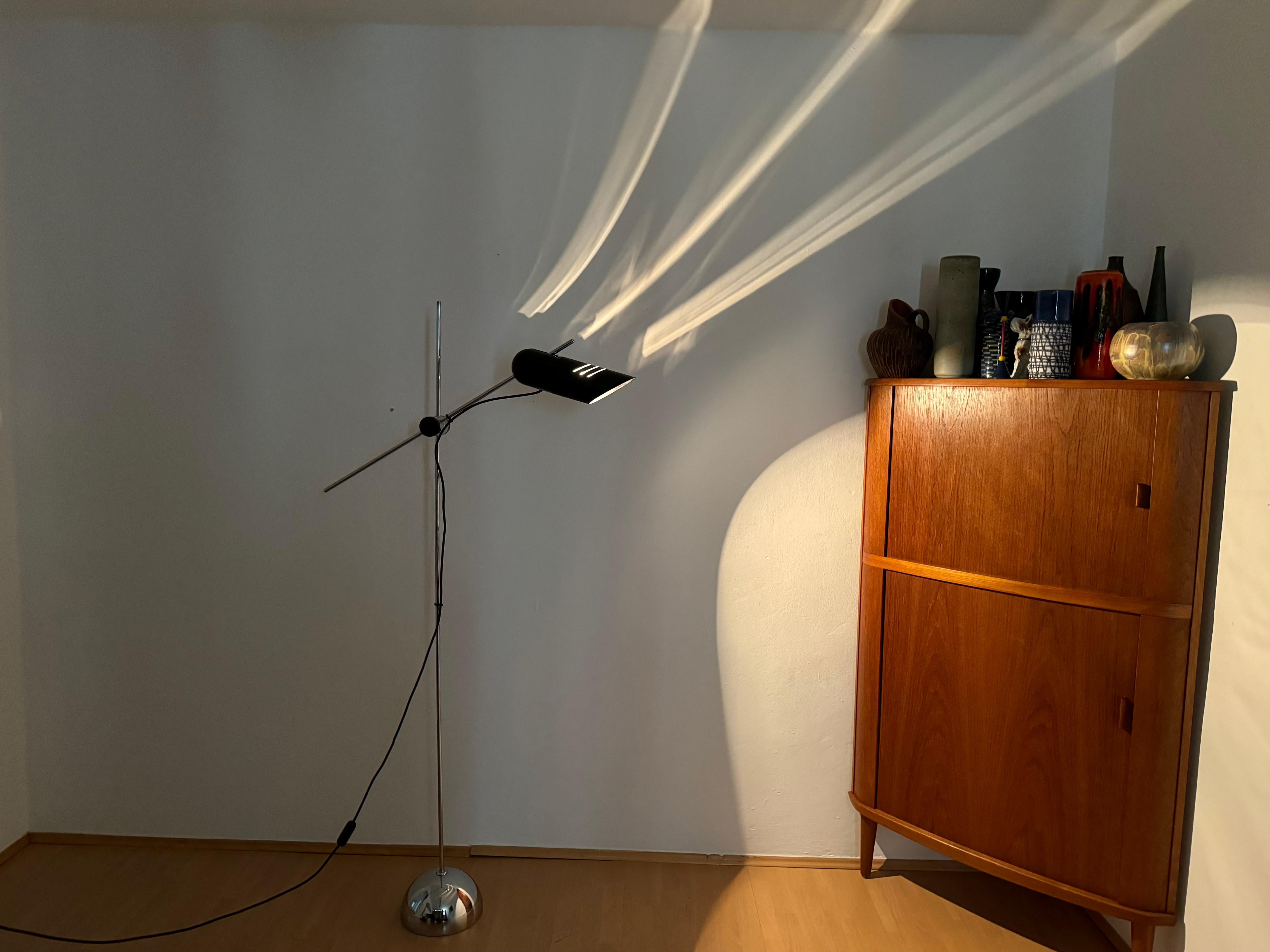 Italian Floor Lamp by Harvey Guzzini For Sale 5