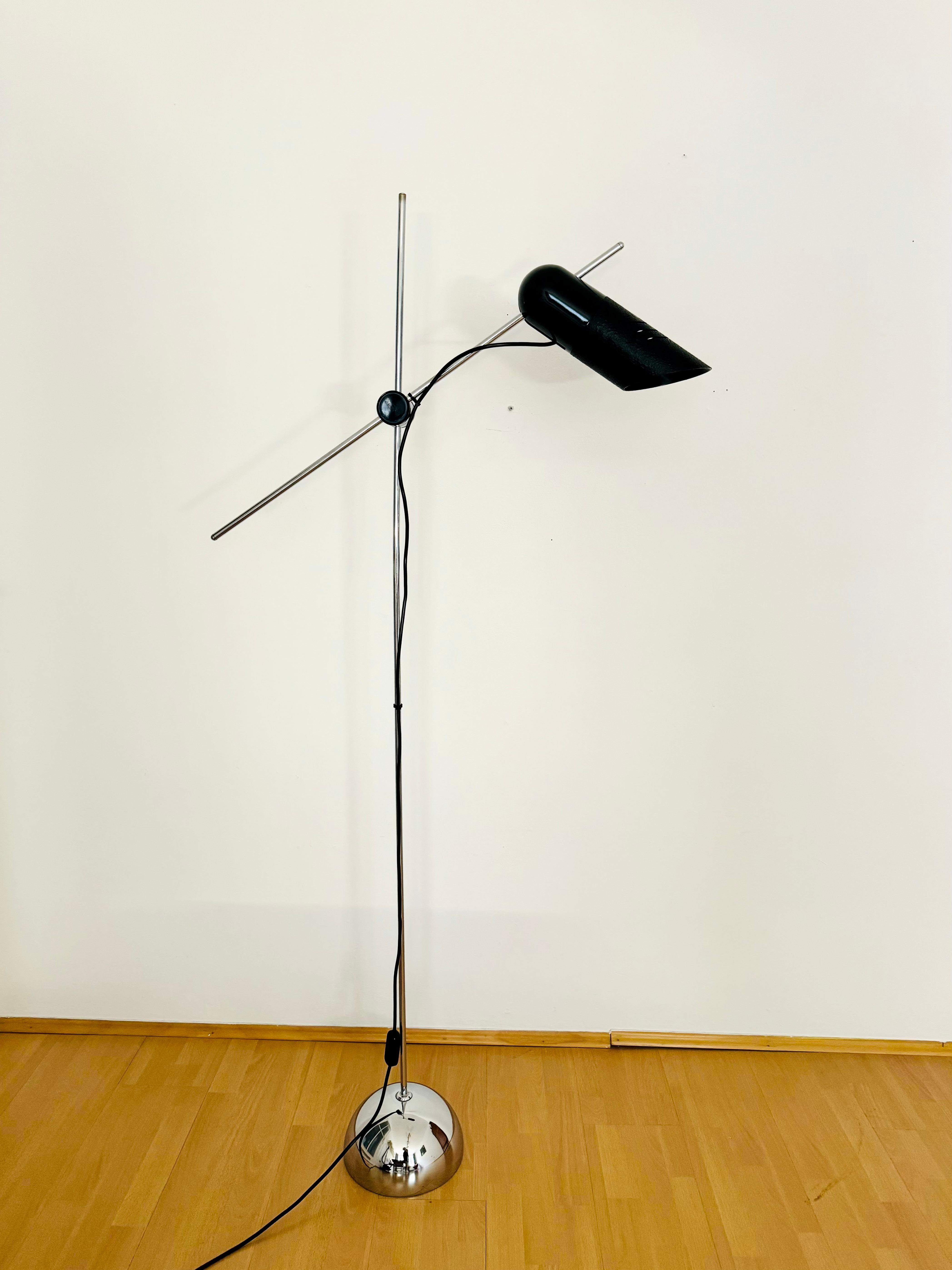 Fabulous Italian floor lamp from Harvey Guzzini from the 1970s.
Industrial design and high -quality workmanship.
An absolute highlight for every design lover.
There is a spectacular light.

Design: Harvey Guzzini

Condition:

Very good vintage