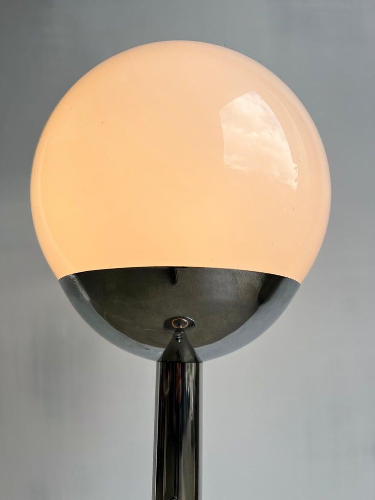 Verre opalin Lampadaire italien Pia Guidetti Crippa pour Luci Milano en vente