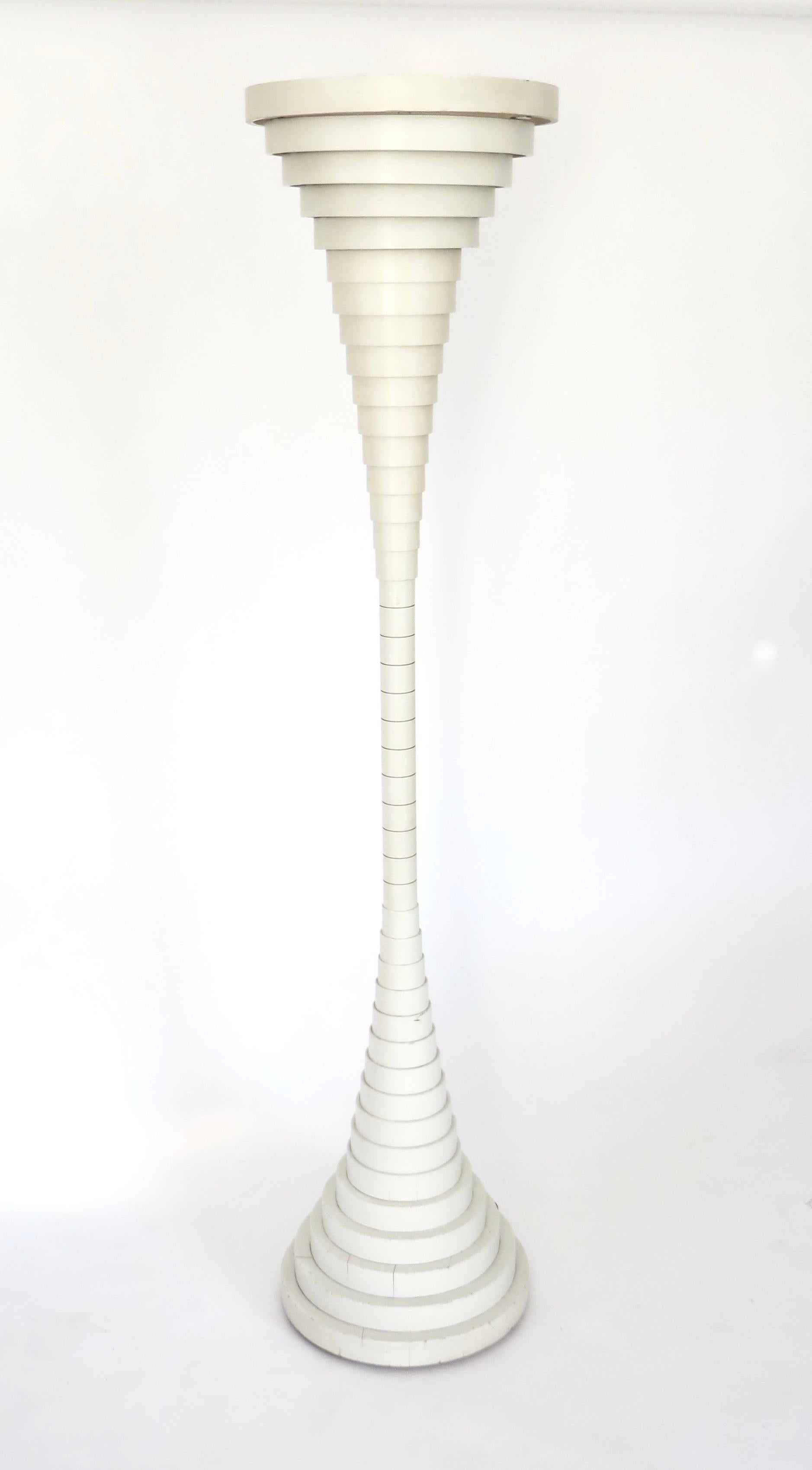 Mid-Century Modern Italian Floor Lamp by Silvio Bilangione Paolo Portoghesi for Casa Papanice For Sale