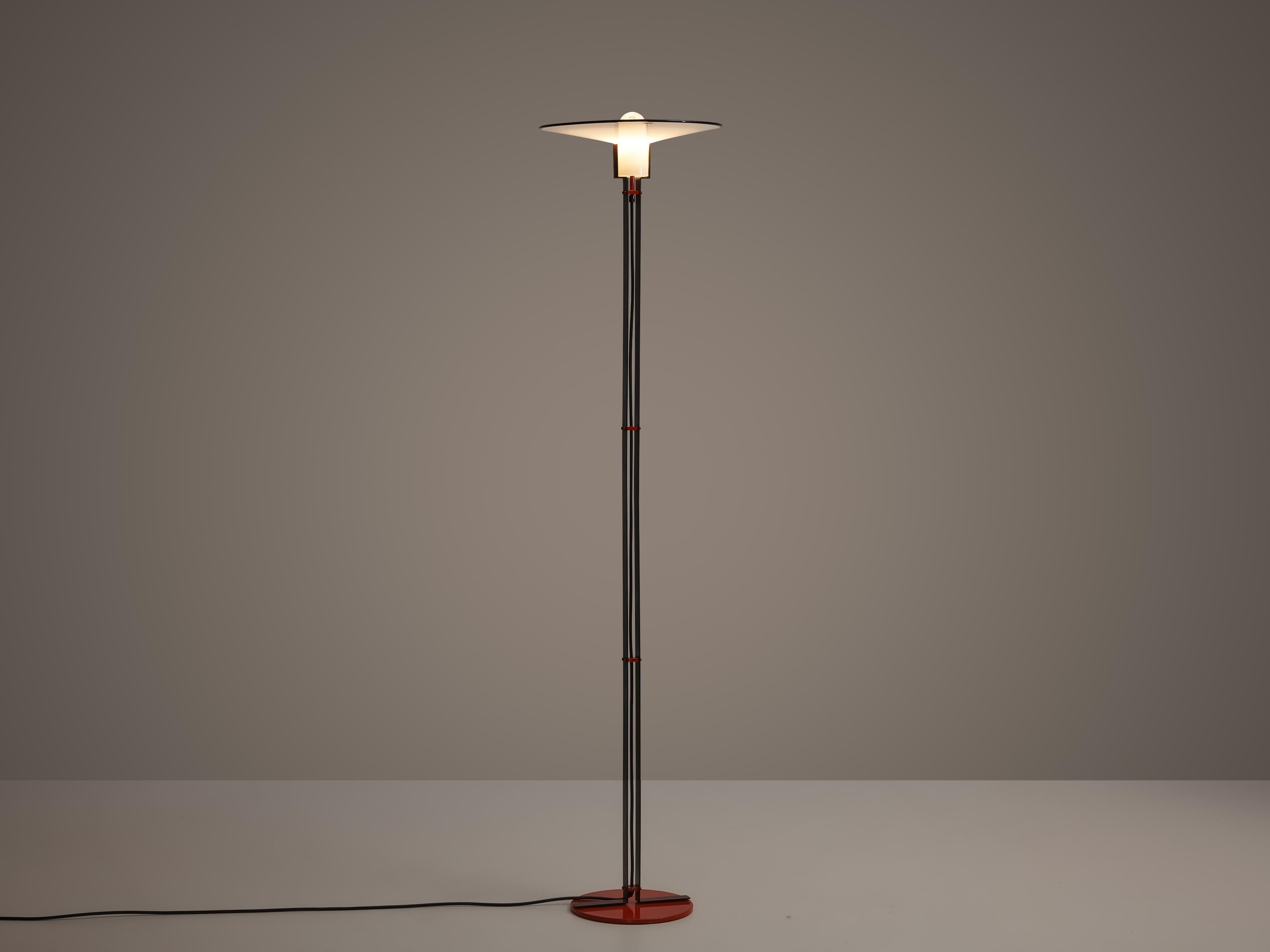 VeArt, floor lamp, metal, glass, Italy, 1970s

This elegant floor lamp by Italian manufacturer VeArt shows lovely details. From a round base two flat stems rise upwards, holding the cable in their middle. On top rests the shade that opens towards