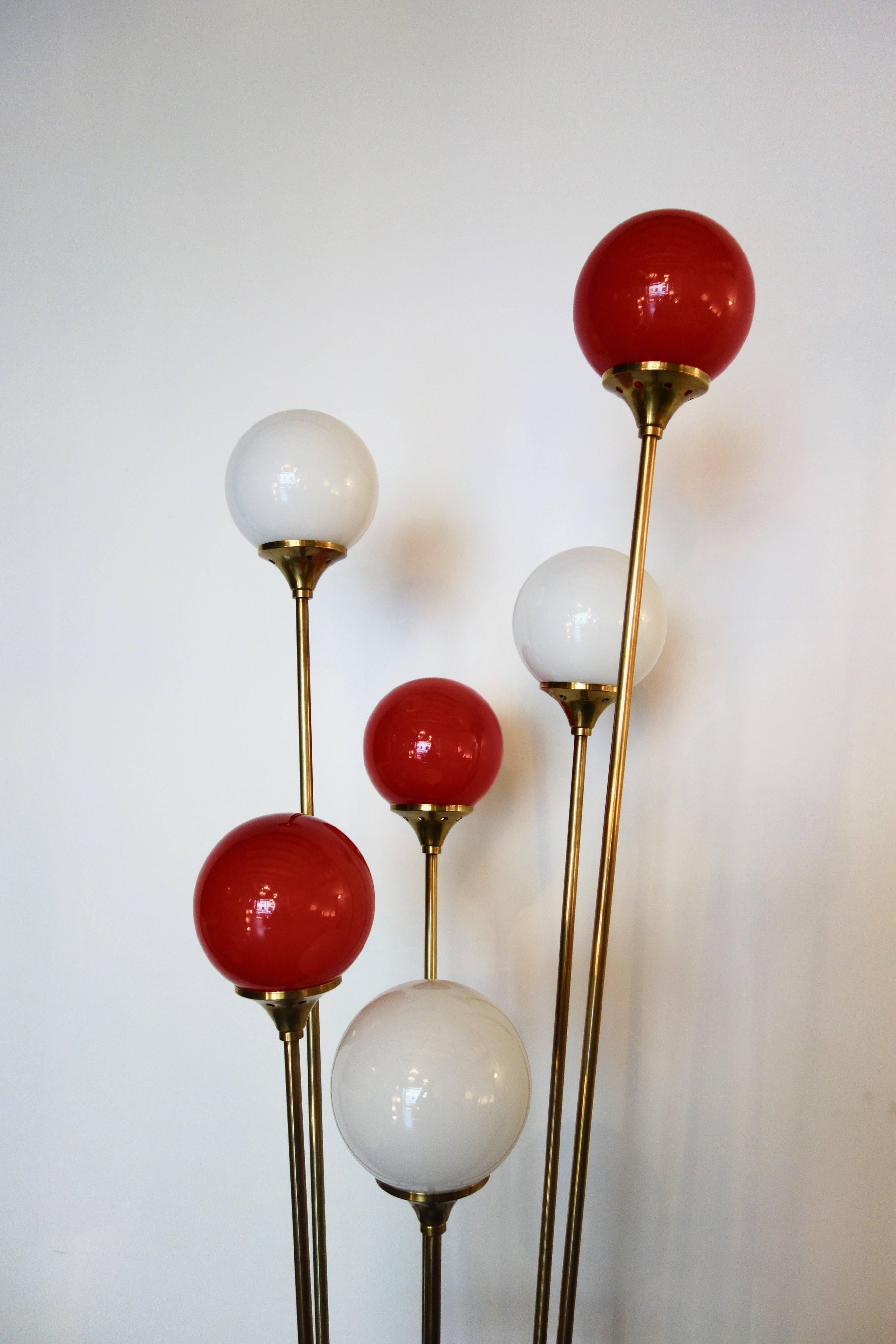 Italian Floor lamp Contemporary in style of Stilnovo. Circular base in gray veined white marble, aged brass and 6 opaline bowls in white and red blown glass. Perfect condition.