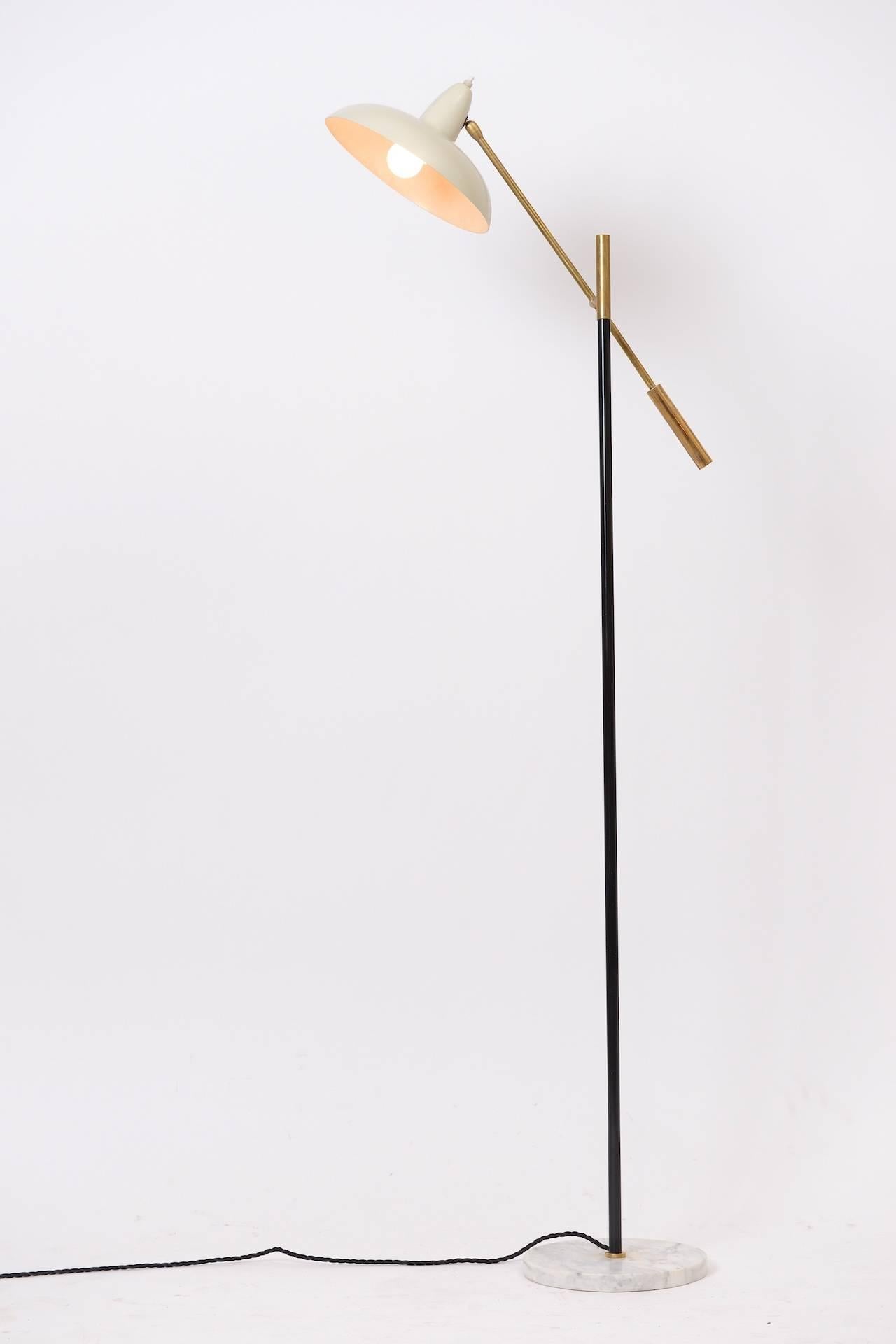 Good quality Italian floor lamp, circa 1950

Brass and cream painted shade marble base.