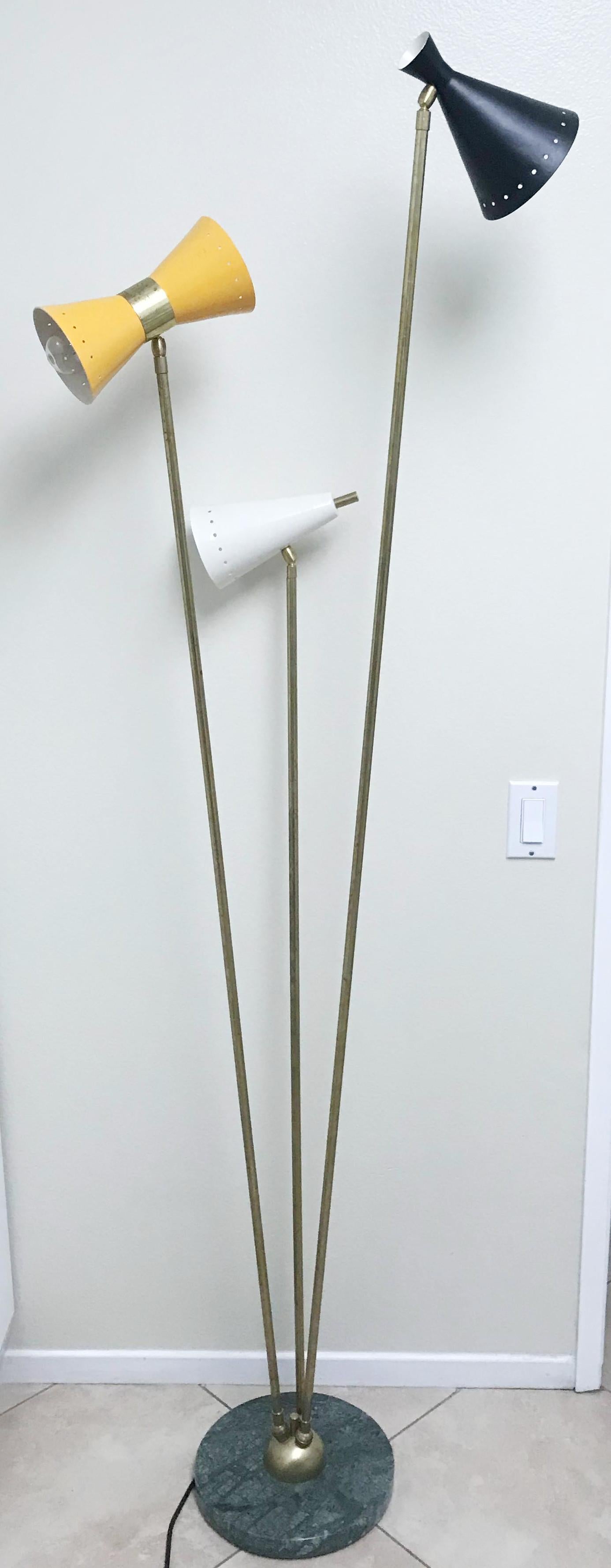 Vintage floor lamp in the style of Stilnovo, with orange enamel, matte black, and white enamel shades on marble base, minor imperfections on the shades / made in Italy.
4 lights / 2 in E26 type and 2 in E12 type / max 40W each.
Measures: Height: 74