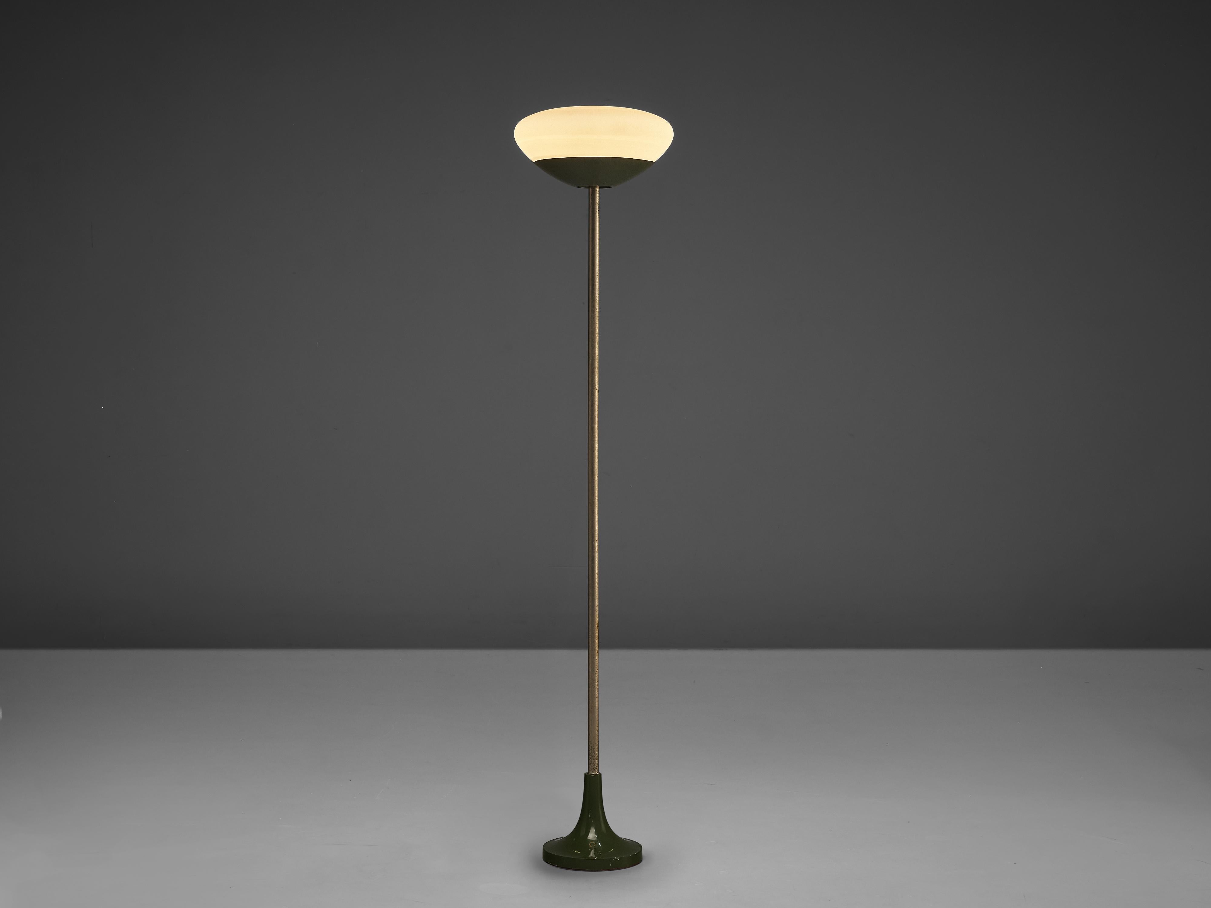 Floor lamp, metal, opaline glass, Italy, 1970s

Admirable Italian floor lamp in green lacquered metal and opaline glass shade. From the round base in green metal rises the straight stem upwards. The stem in patinated metal holds the shade that