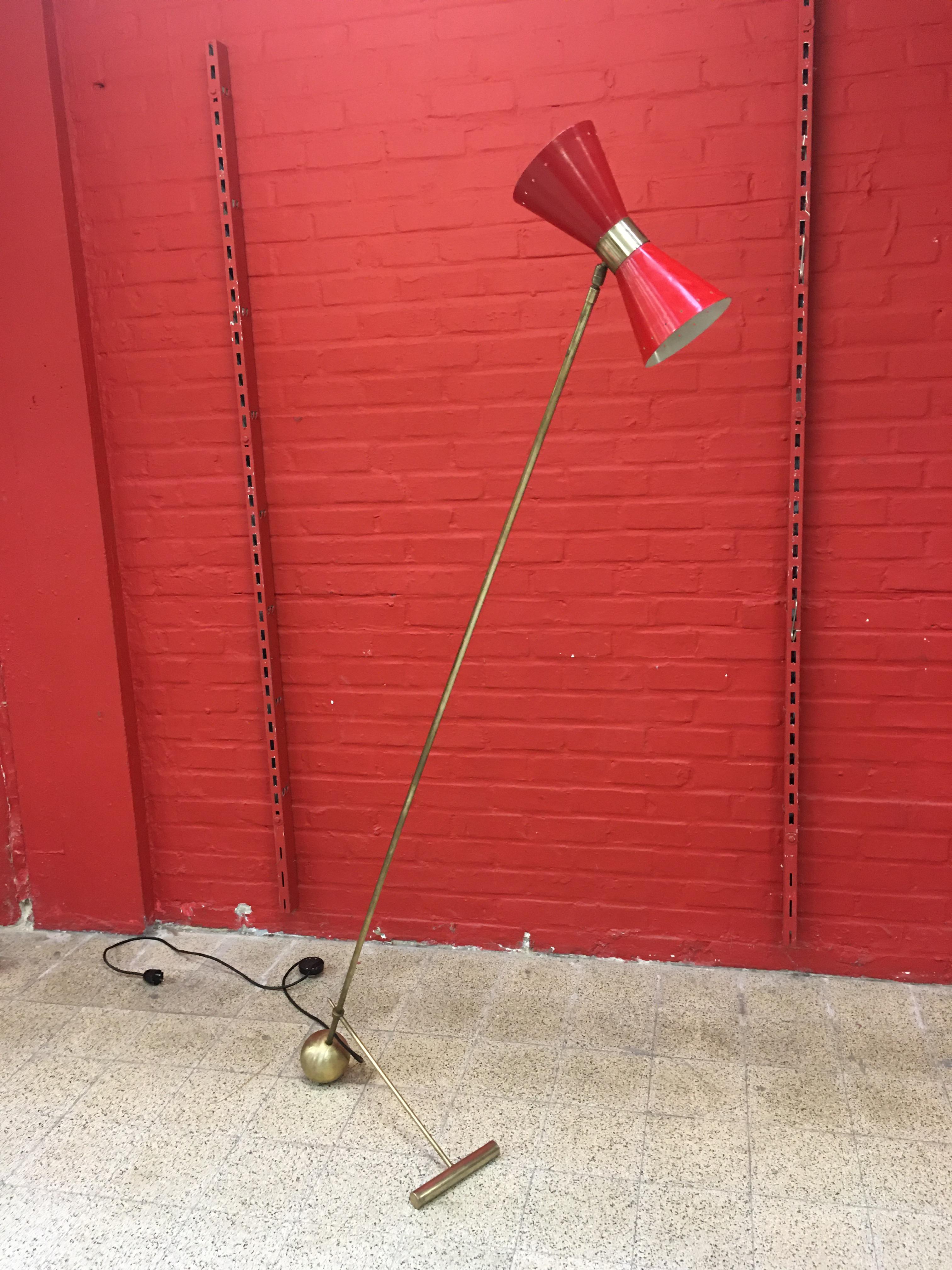 Mid-Century Modern Lampadaire italien en métal laqué et laiton, datant d'environ 1950 en vente