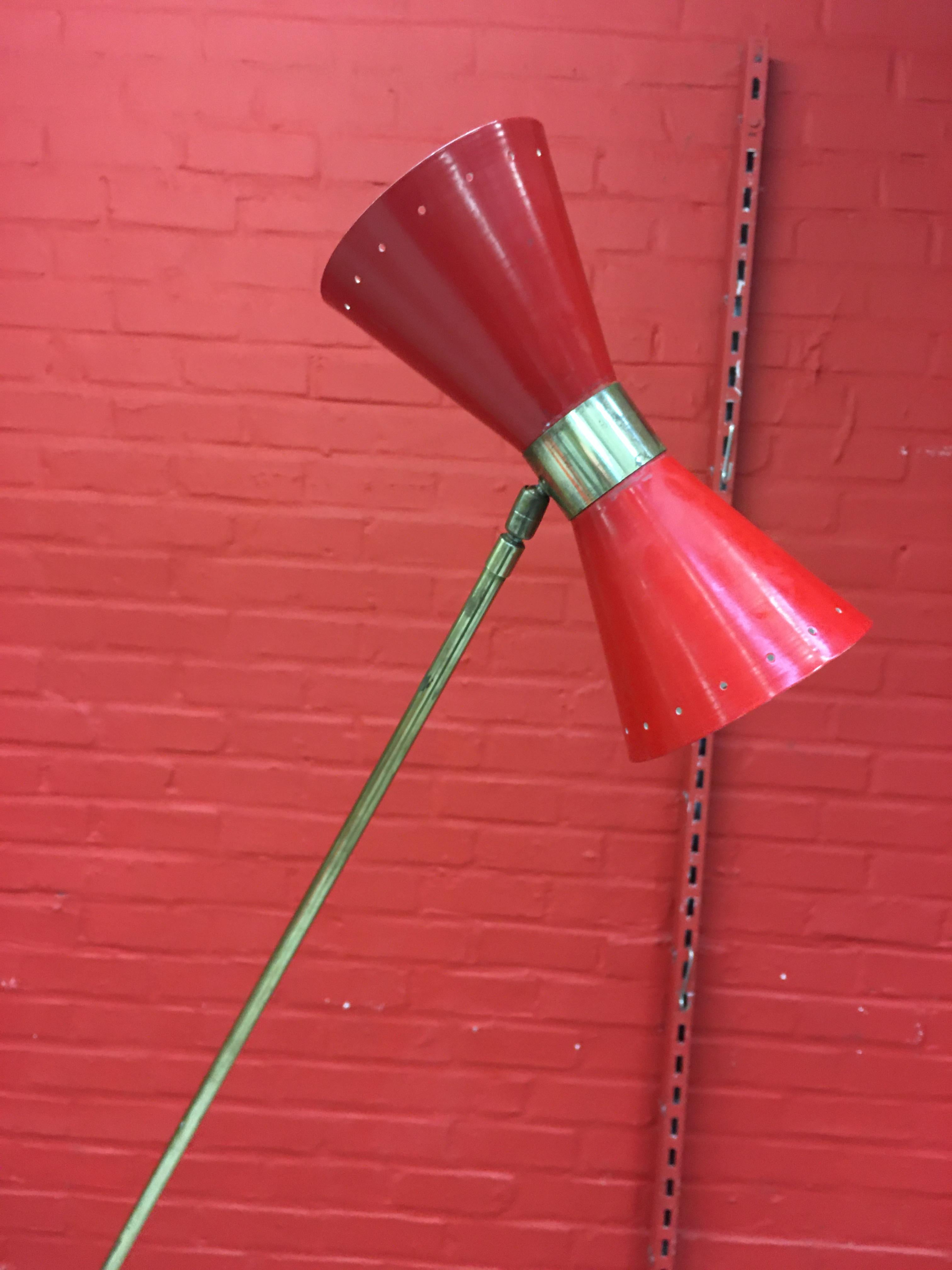 Italian Floor Lamp in Lacquered Metal and Brass, circa 1950 In Good Condition For Sale In Saint-Ouen, FR