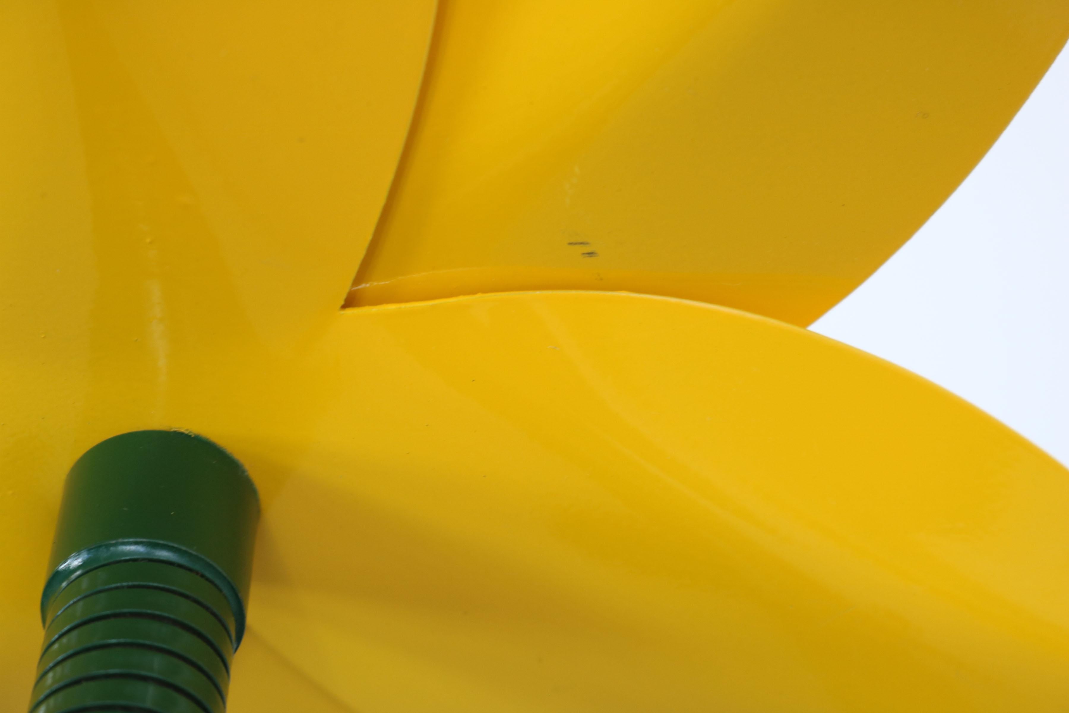 Italian Floor Lamp in Shape of a Daffodil from the 80s 6