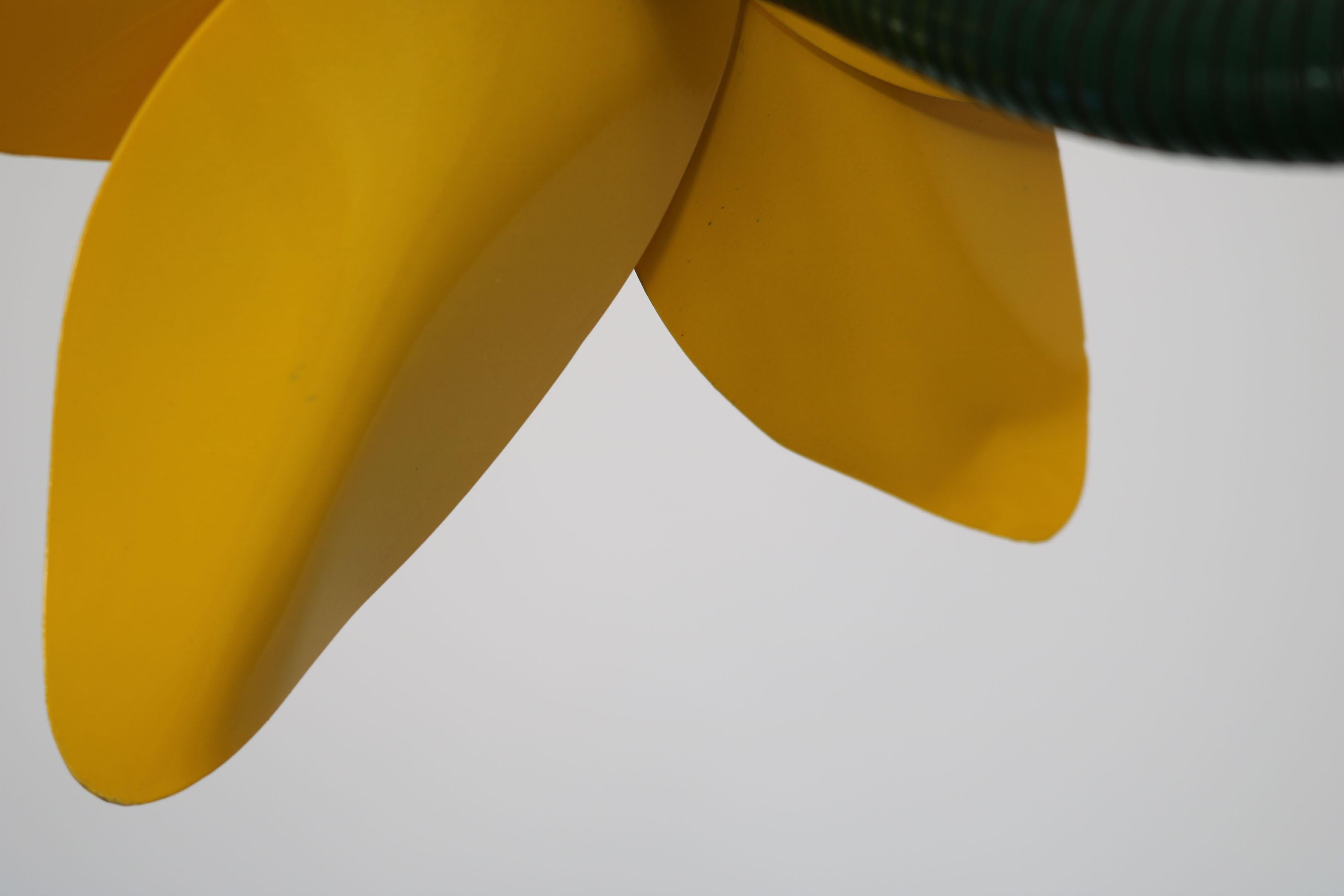 Italian Floor Lamp in Shape of a Daffodil from the 80s 8