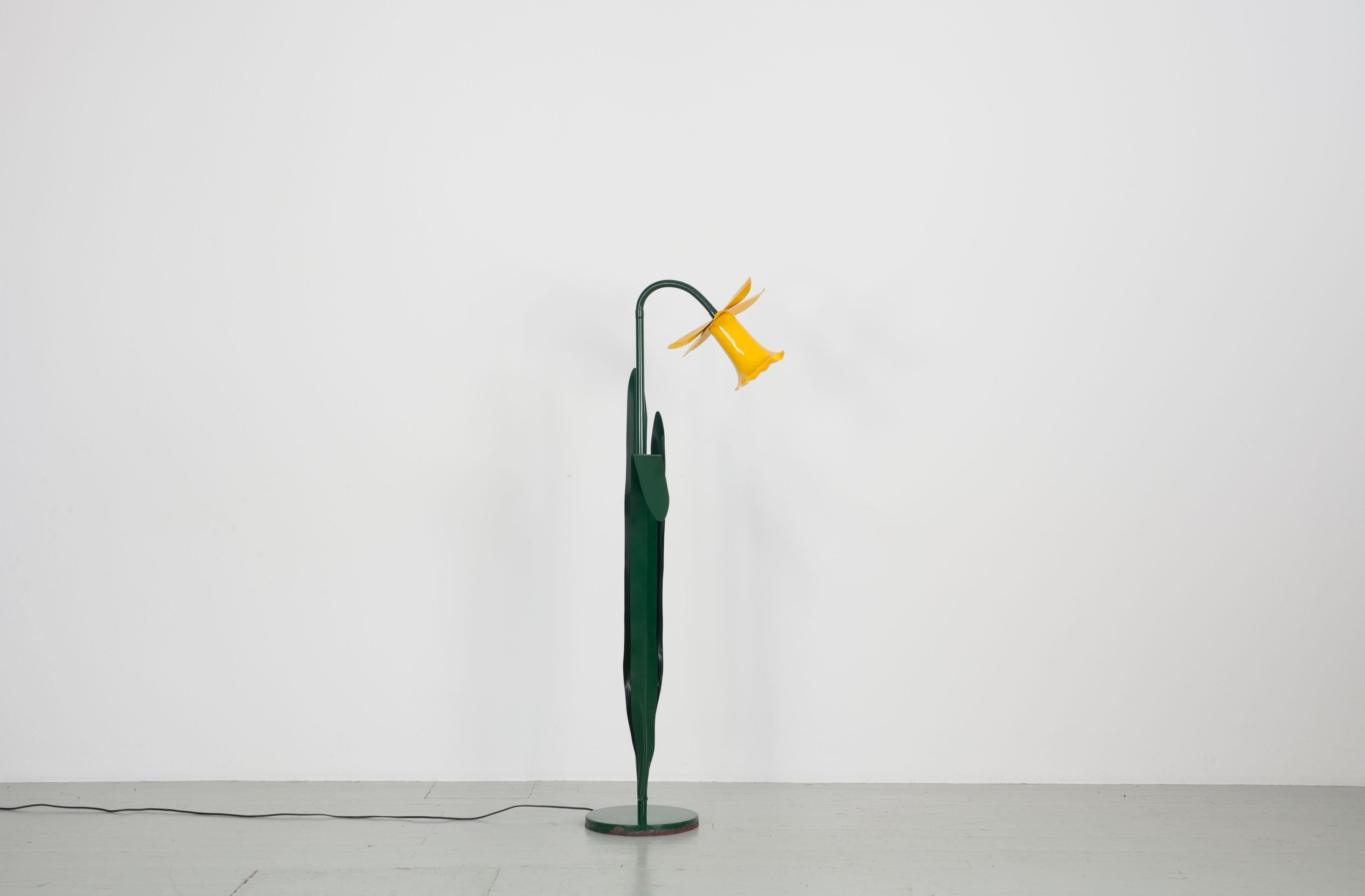 Mid-Century Modern Italian Floor Lamp in Shape of a Daffodil from the 80s
