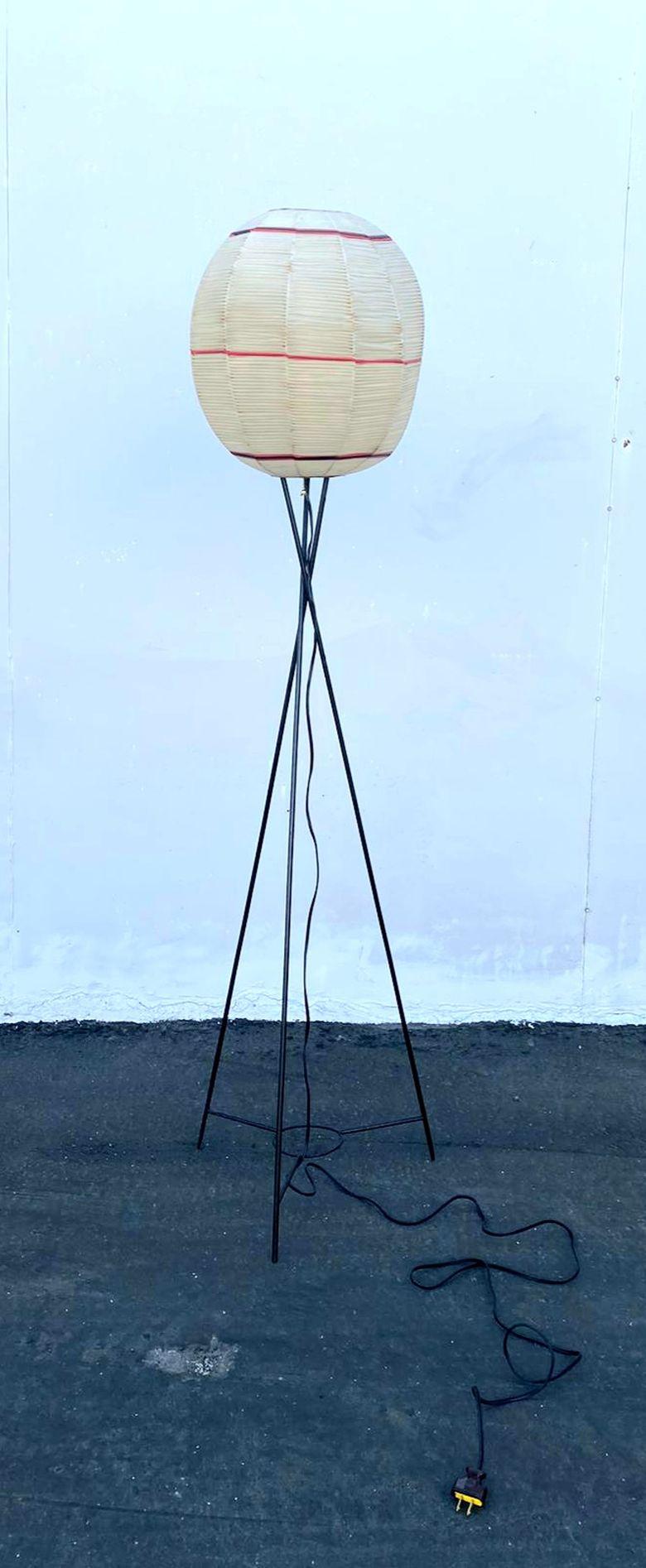 Italian Floor Lamp in Style of Isamu Noguchi For Sale 1