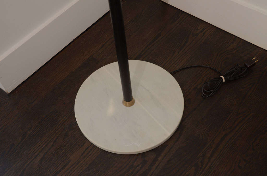 Mid-20th Century Italian Floor Lamp in the Style of Stilnovo For Sale
