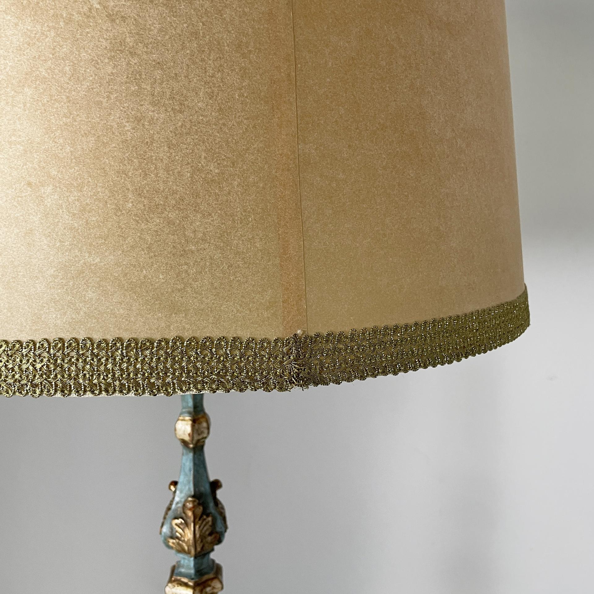 Lampadaire italien en Wood avec feuille d'or et laque bleu clair, années 1940. en vente 2