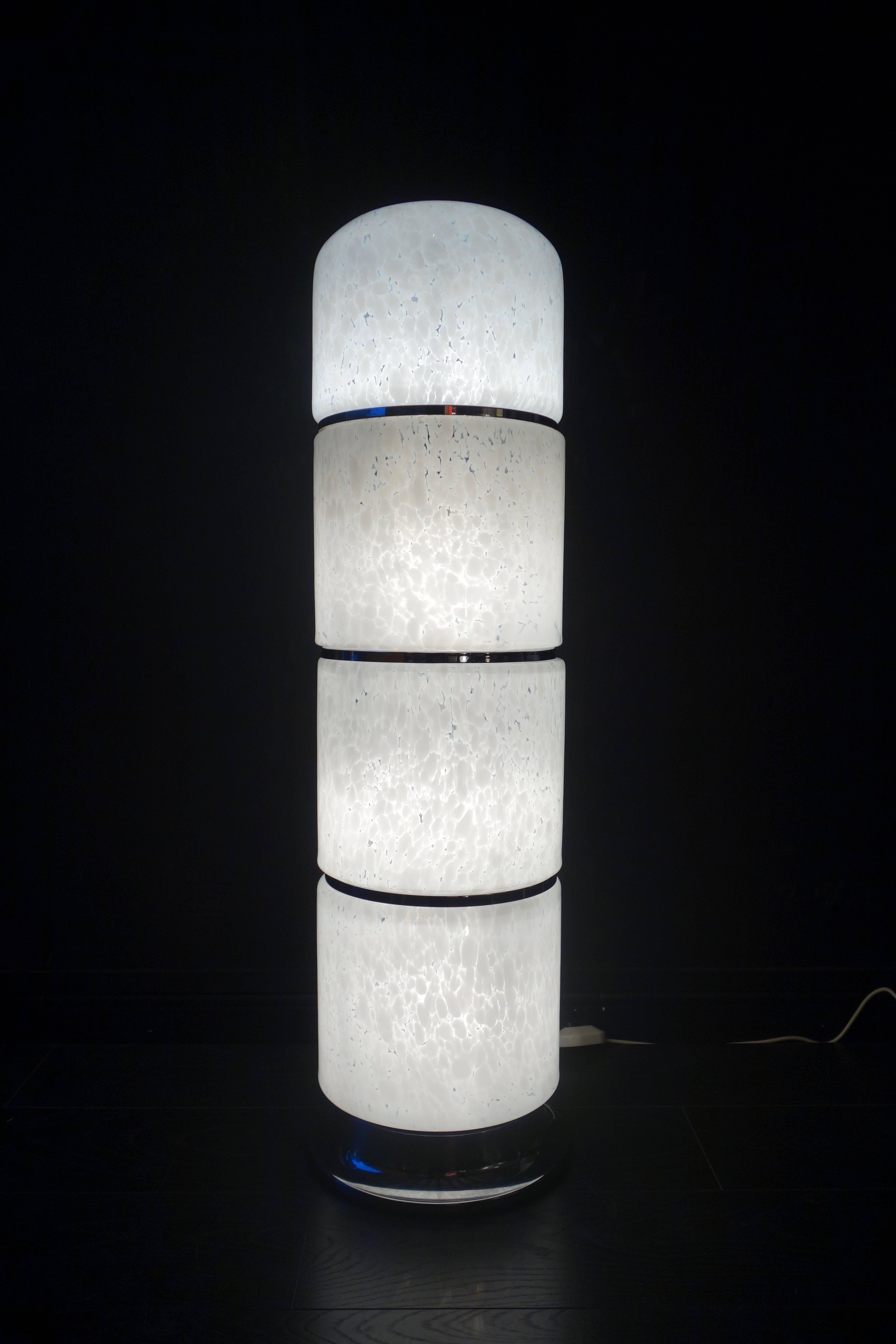 Floor lamp by Carlo & Aldo Nason for Mazzega. Italian manufacturing in the 1970s. Murano blown glass with opaline inclusions. Floor lamp on four levels. Base and rings in chromed metal. Three lighting positions. In very good condition. Diameters of