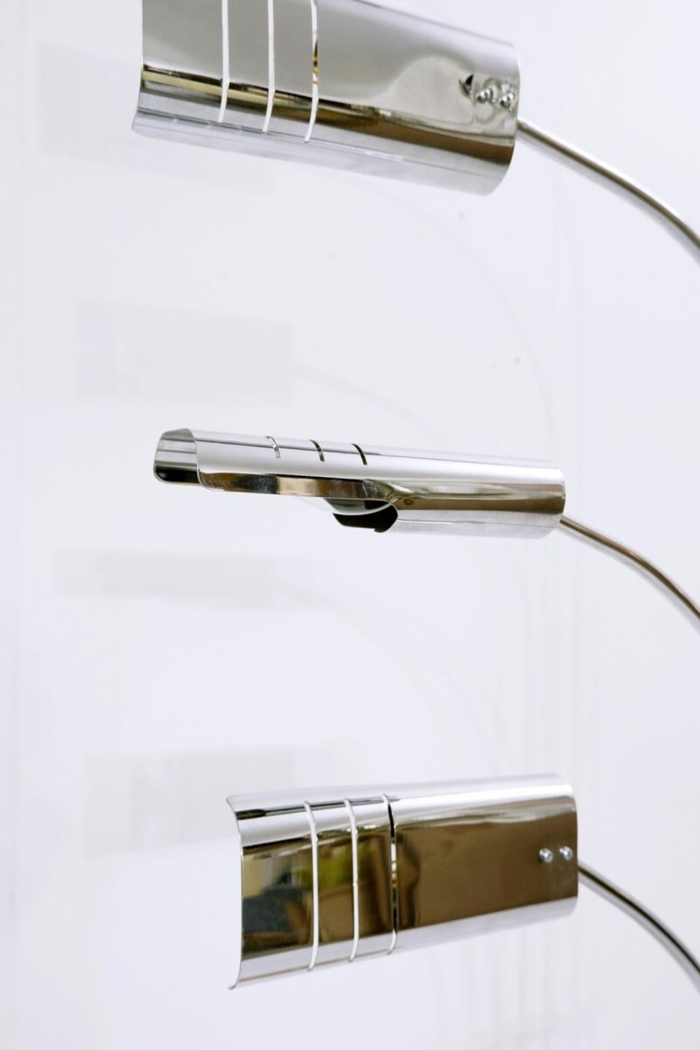 Italian floor lamp removable chrome heads and travertine base - 1970s For Sale 5