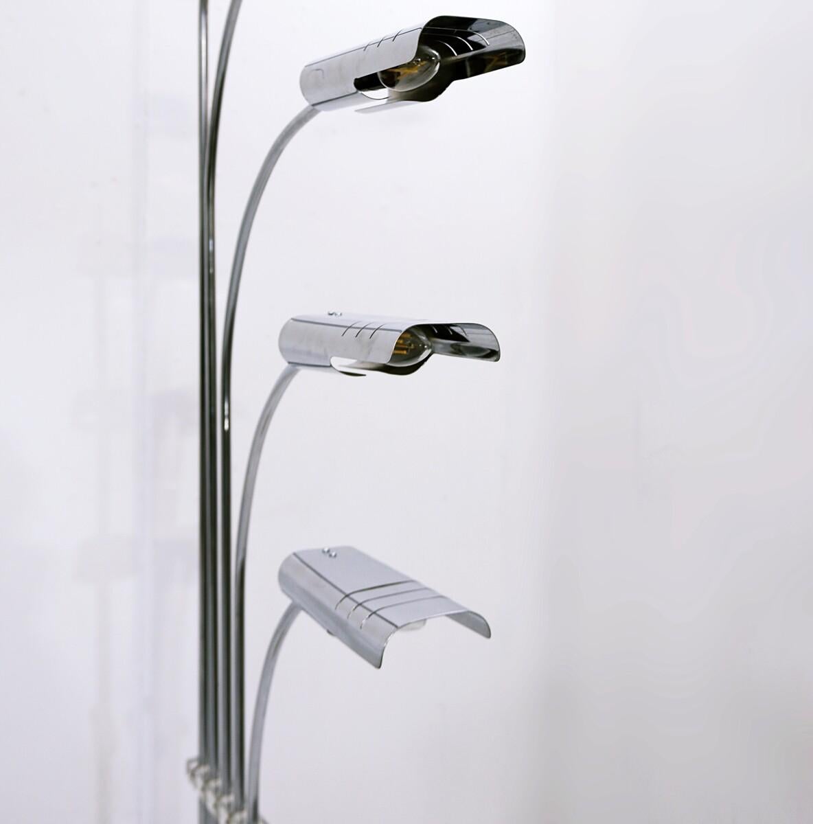 Italian floor lamp removable chrome heads and travertine base - 1970s For Sale 6