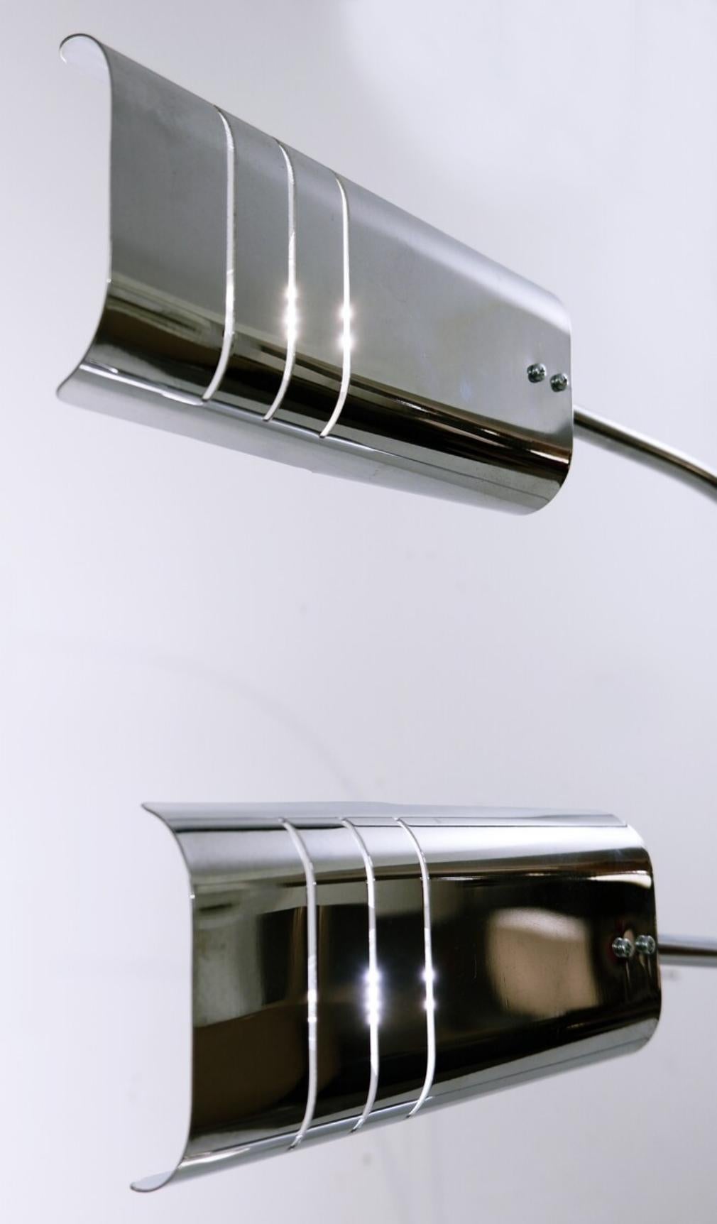 Italian floor lamp removable chrome heads and travertine base - 1970s For Sale 3