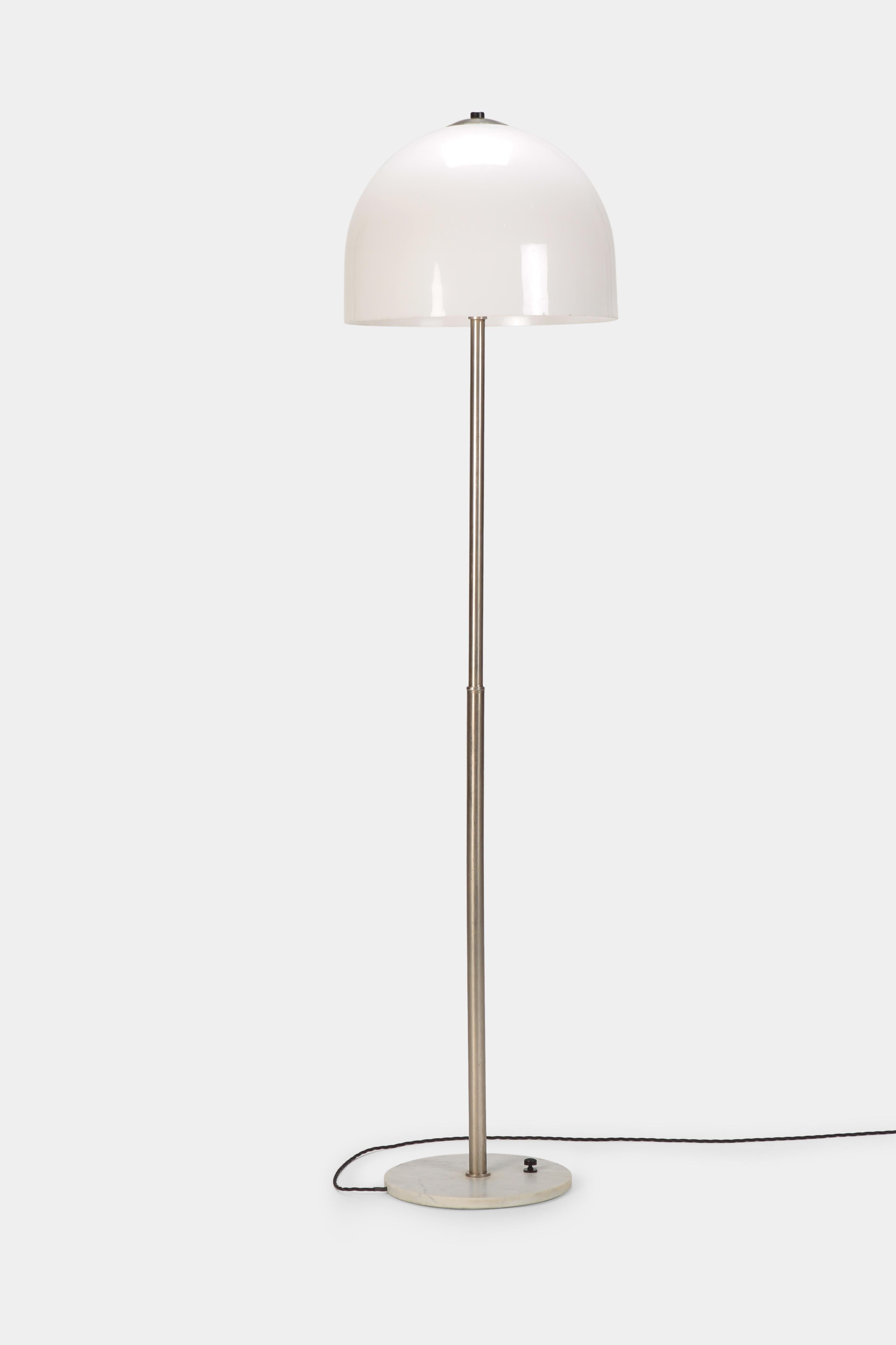 Charming floor lamp manufactured by Stilnovo in the 1960s in Italy. Dome shaped perspex lamp shade. The light switch is on a solid marble base.