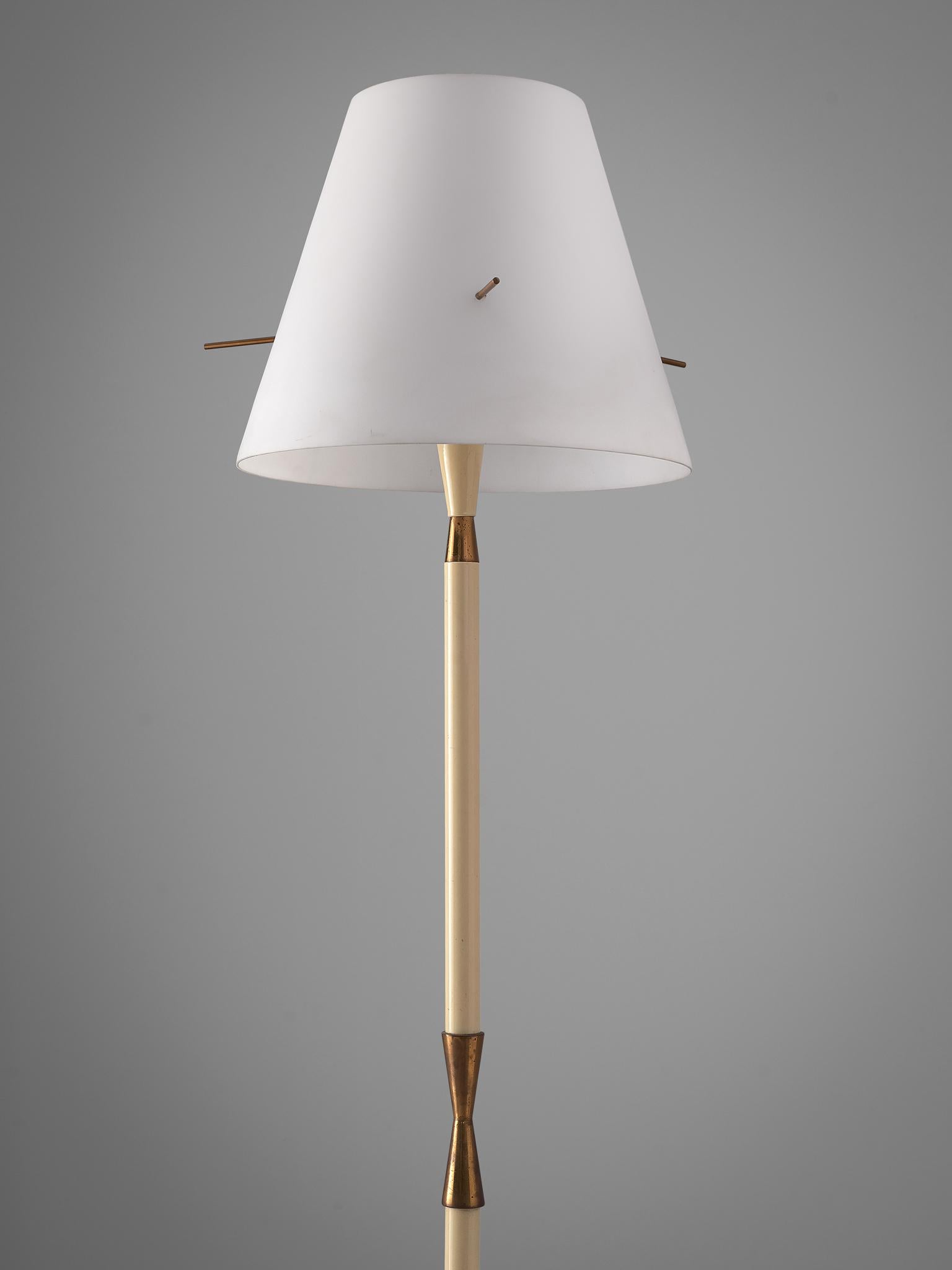 Italian Floor Lamp with Brass Details In Good Condition In Waalwijk, NL