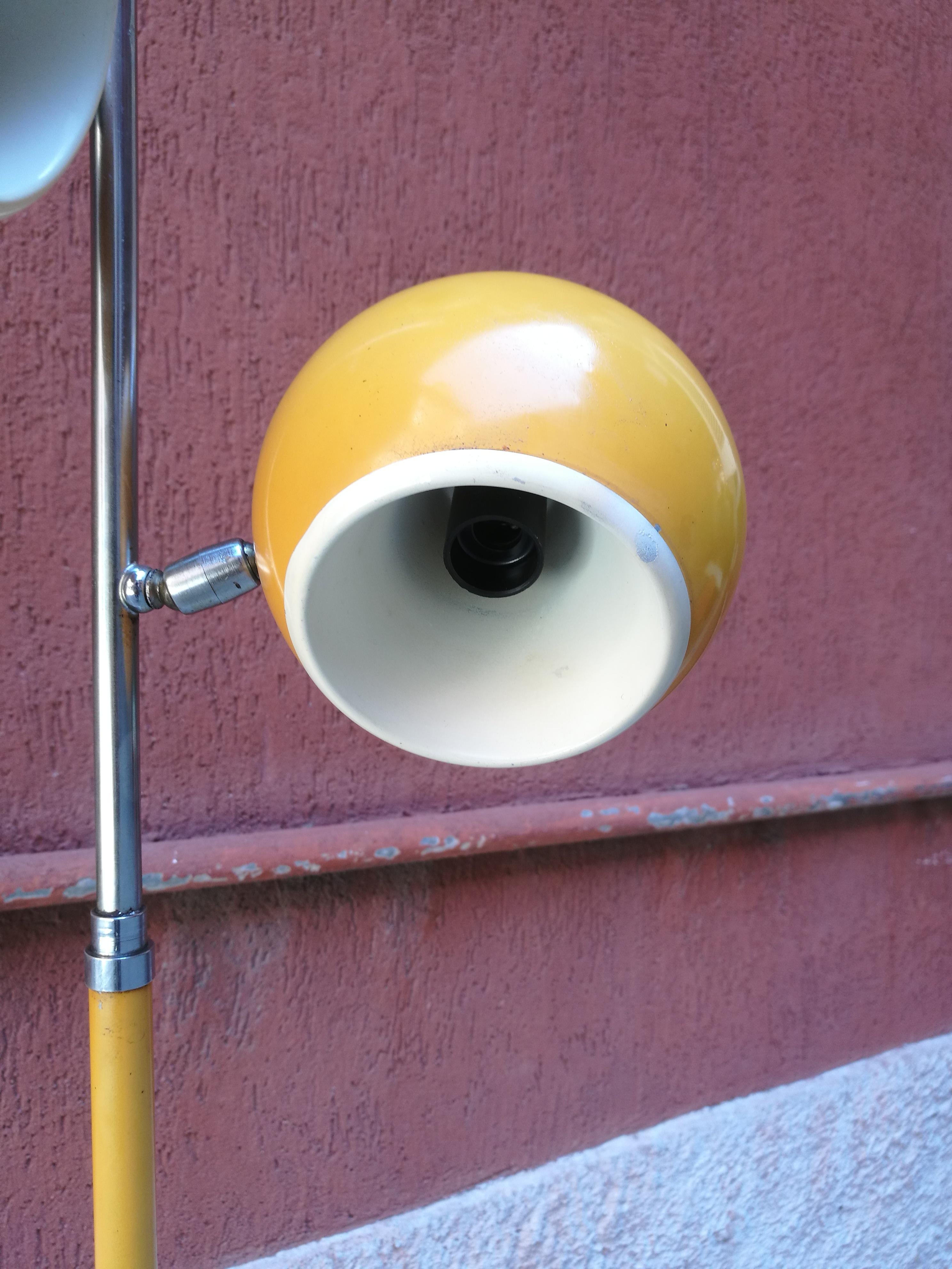 Italian Floor Lamp with Circle Yellow Lampshade and Marble Base, Reggiani, 1970 In Good Condition In MIlano, IT