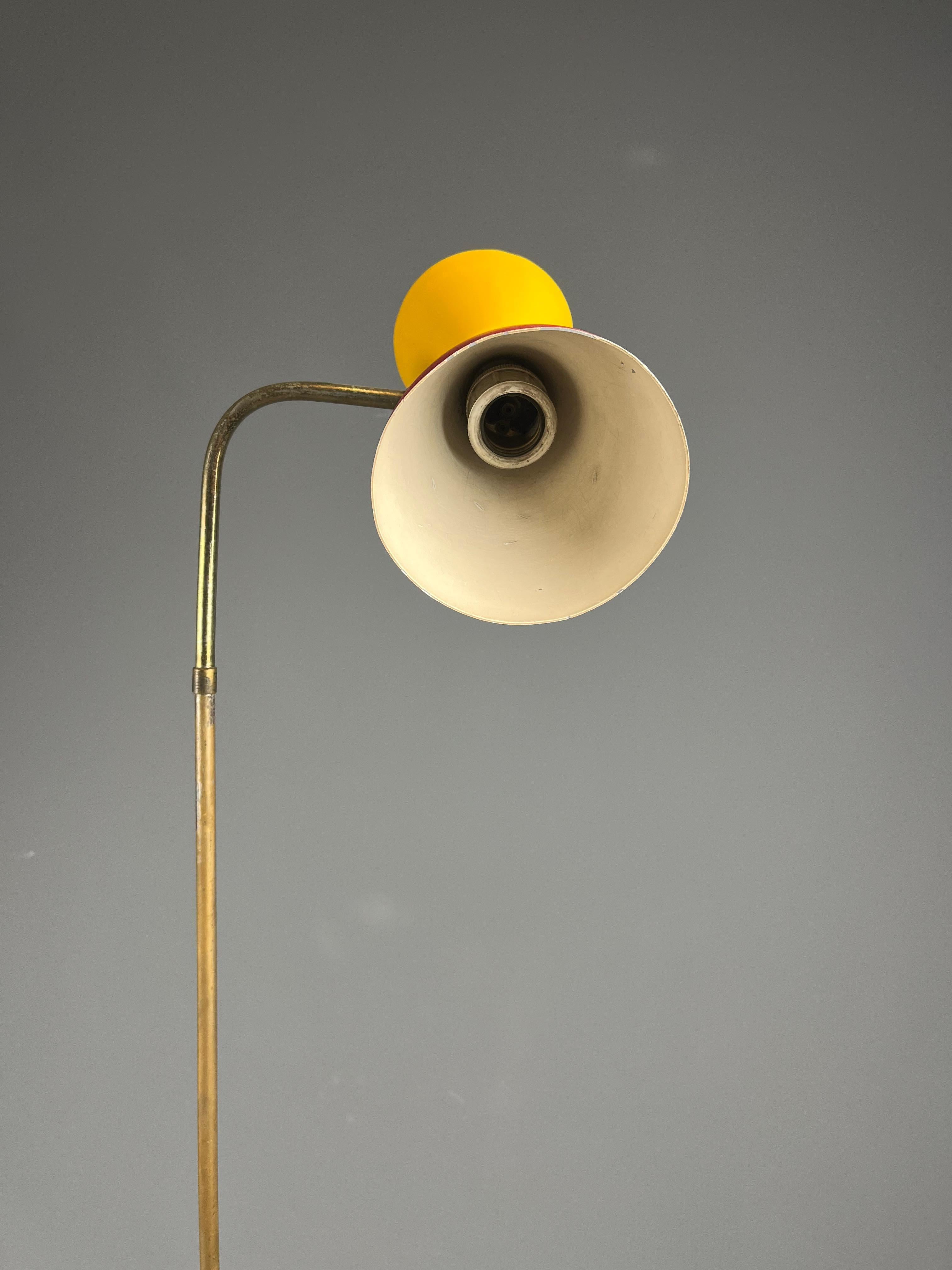 Italian floor lamp with double cone shade and Italian marble base, 1950s For Sale 12