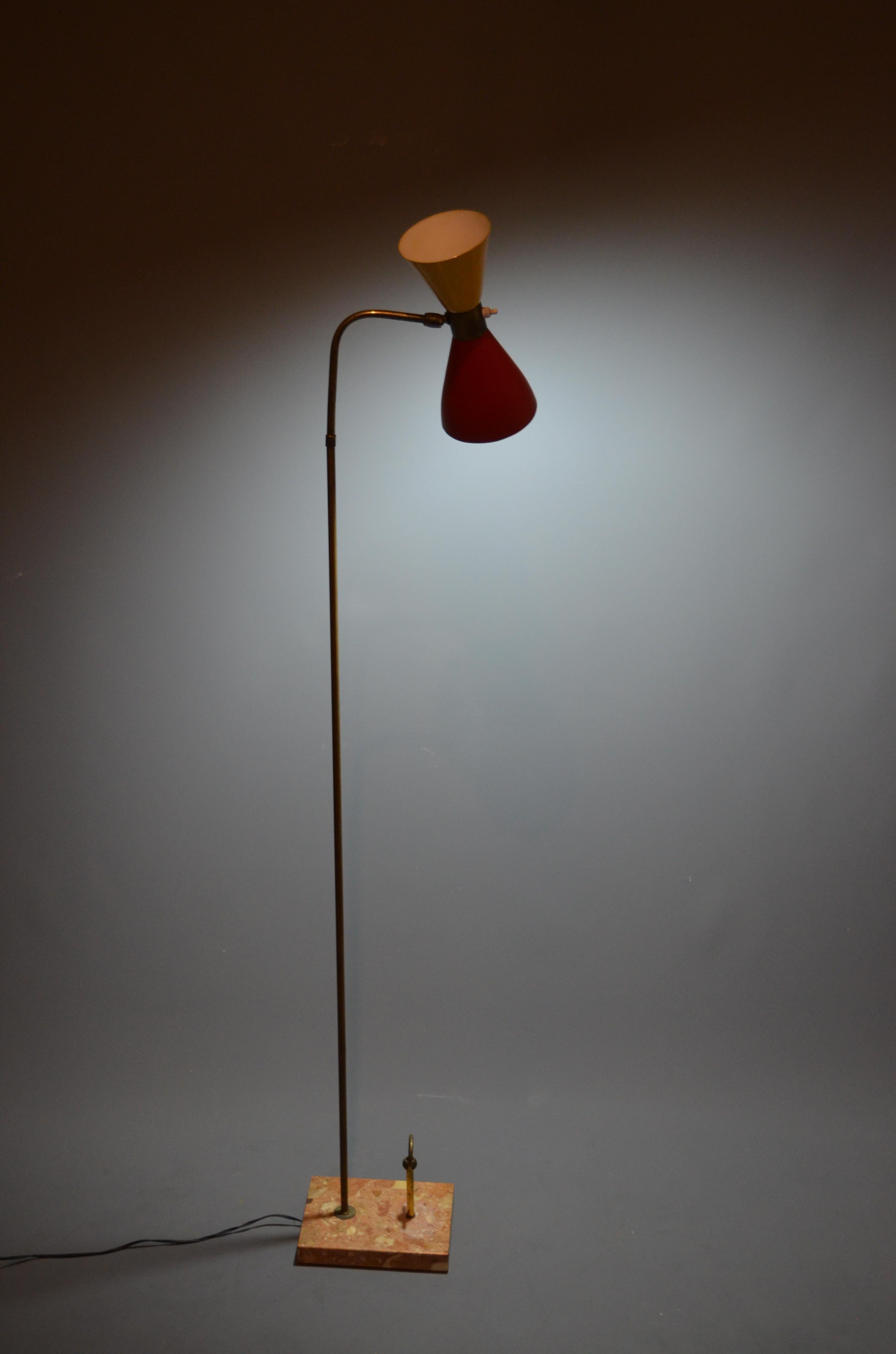 Italian floor lamp with double cone shade and Italian marble base, 1950s In Good Condition For Sale In Marinha Grande, PT