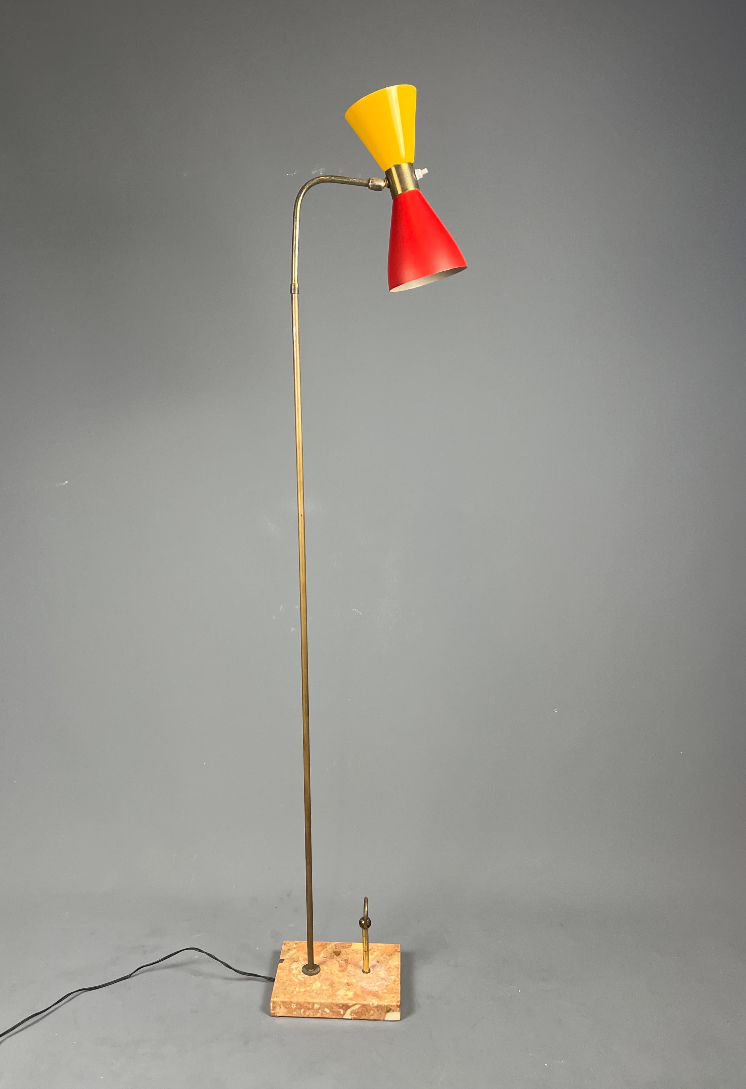 Italian floor lamp with double cone shade and Italian marble base, 1950s For Sale 2