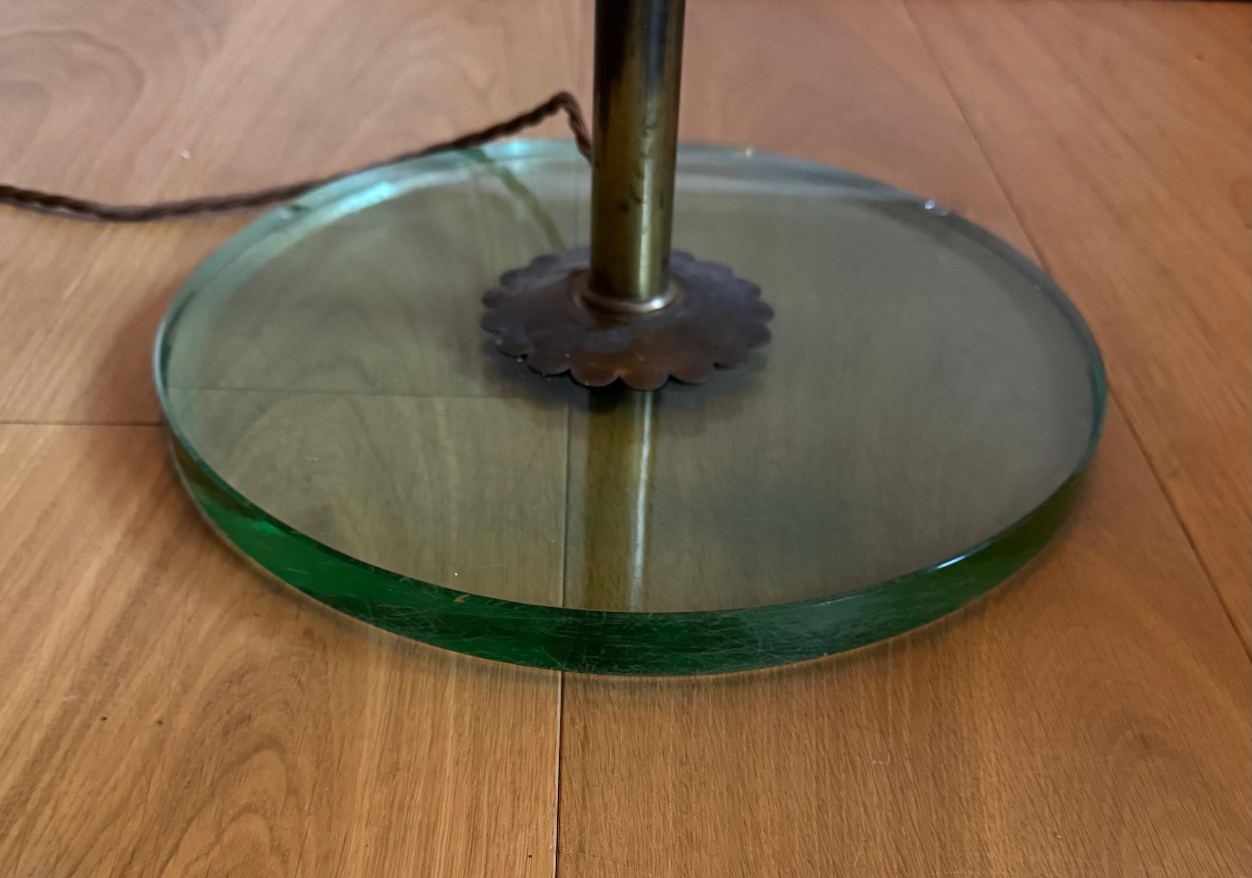 Mid-Century Modern Lampadaire italien avec base en verre Fontana en vente