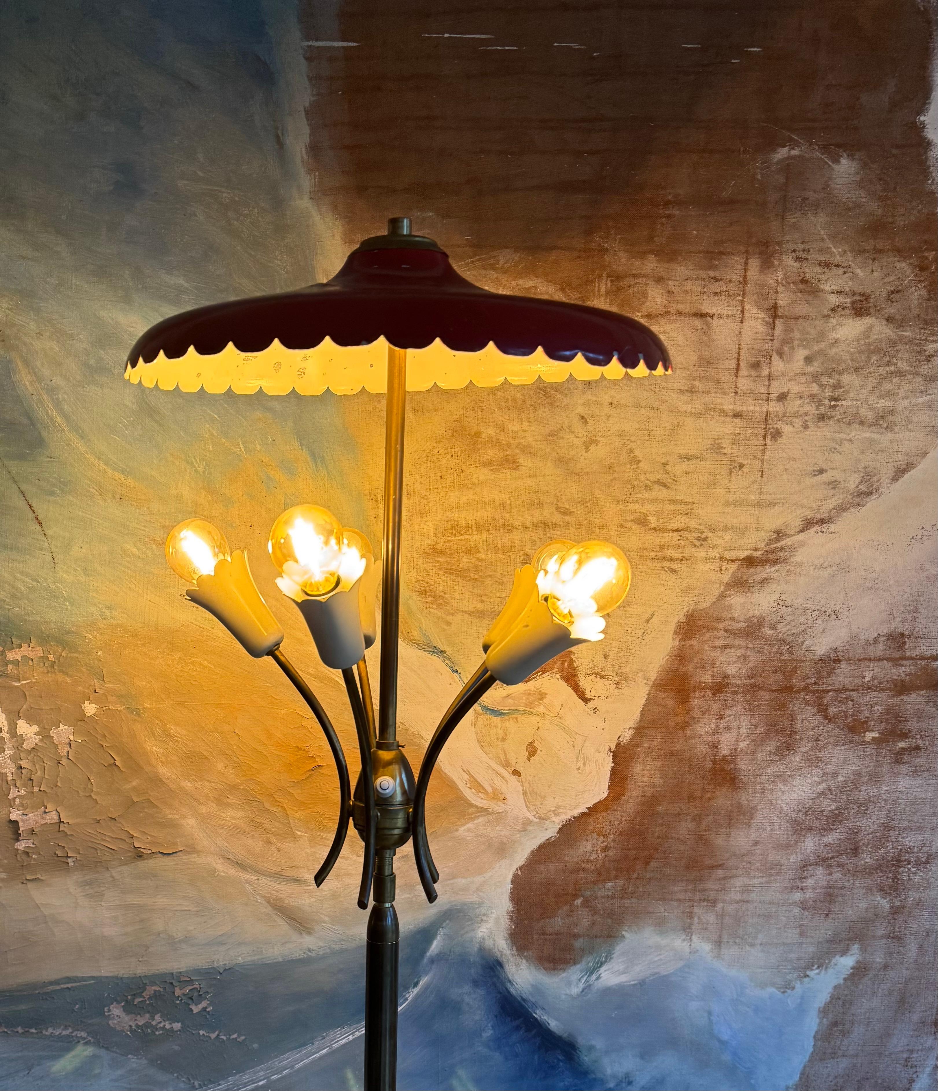 20ième siècle Lampadaire italien avec base en verre Fontana en vente