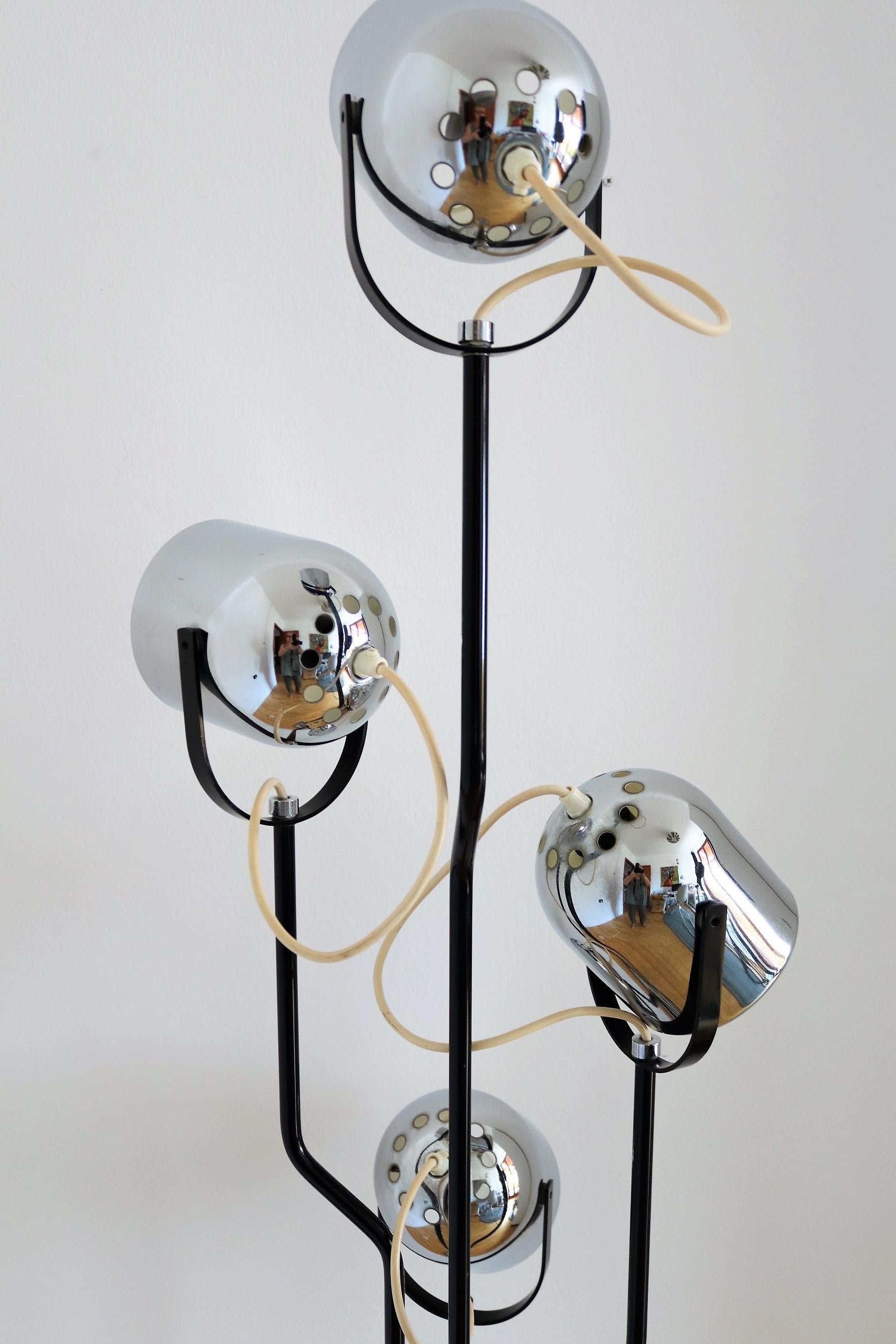 Italian Floor Lamp with Four Lights by Reggiani in Chrome and Black, 1970s In Good Condition In Morazzone, Varese