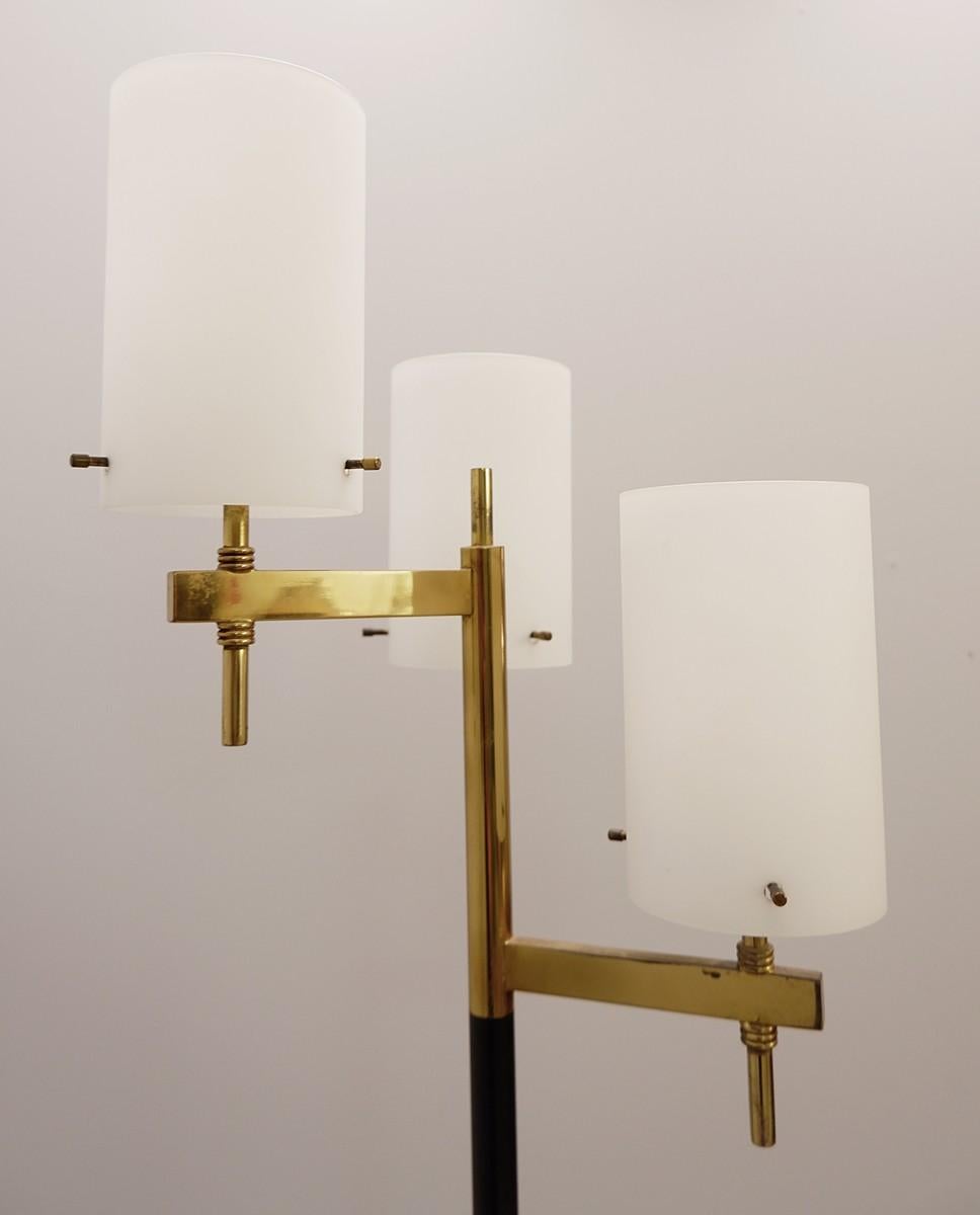 Italian Floor Lamp with Three Opaline Shades in the style Stilnovo, 1950s In Good Condition For Sale In Brussels, BE