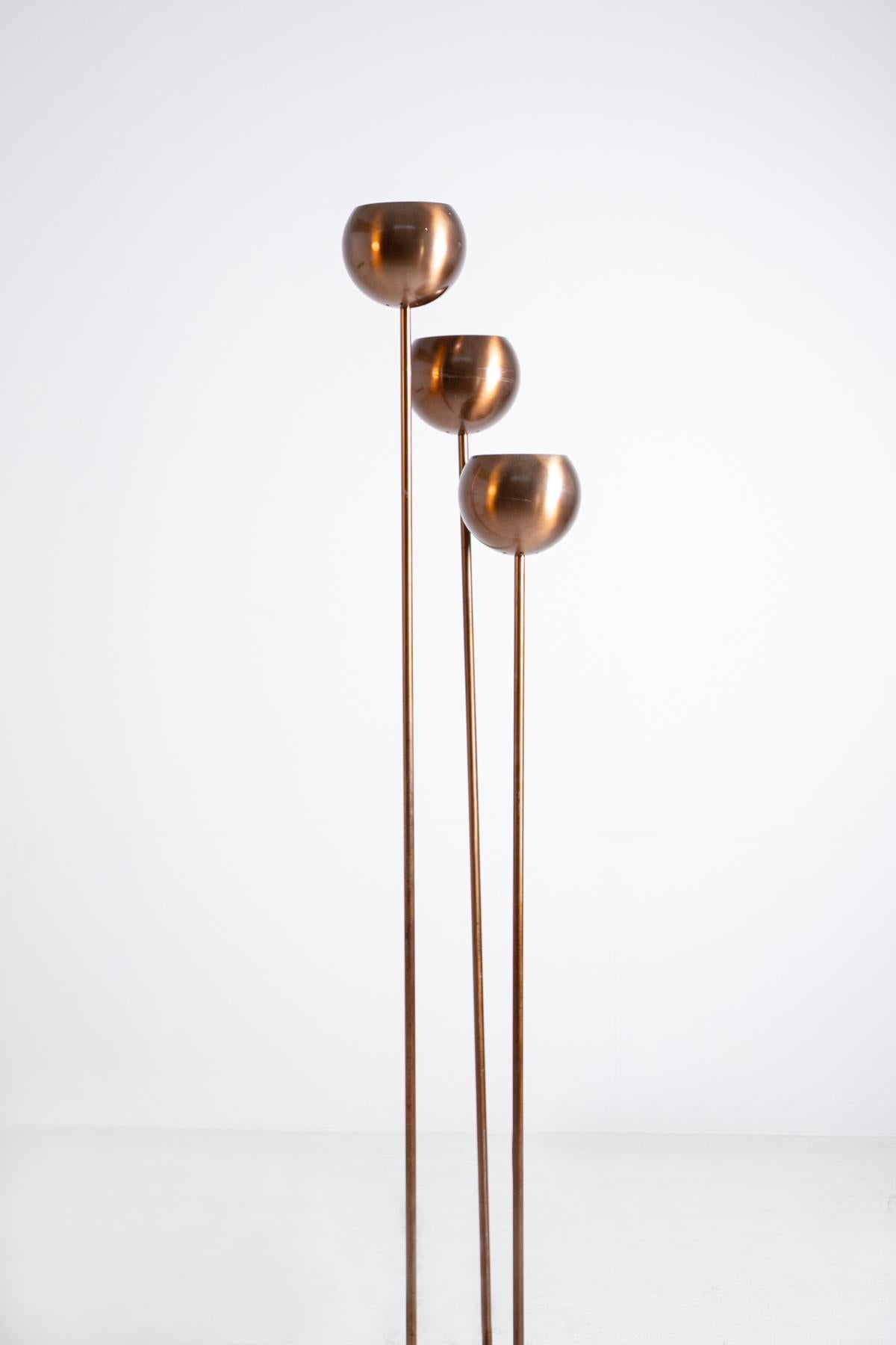 Modernist floor lamp designed by Goffredo Reggiani in the 1960s. The lamp is made entirely of copper. The lamp is made with a tubular structure. The lamp caps are spherical in shape to accommodate the light holder. 
The lamp is suitable for