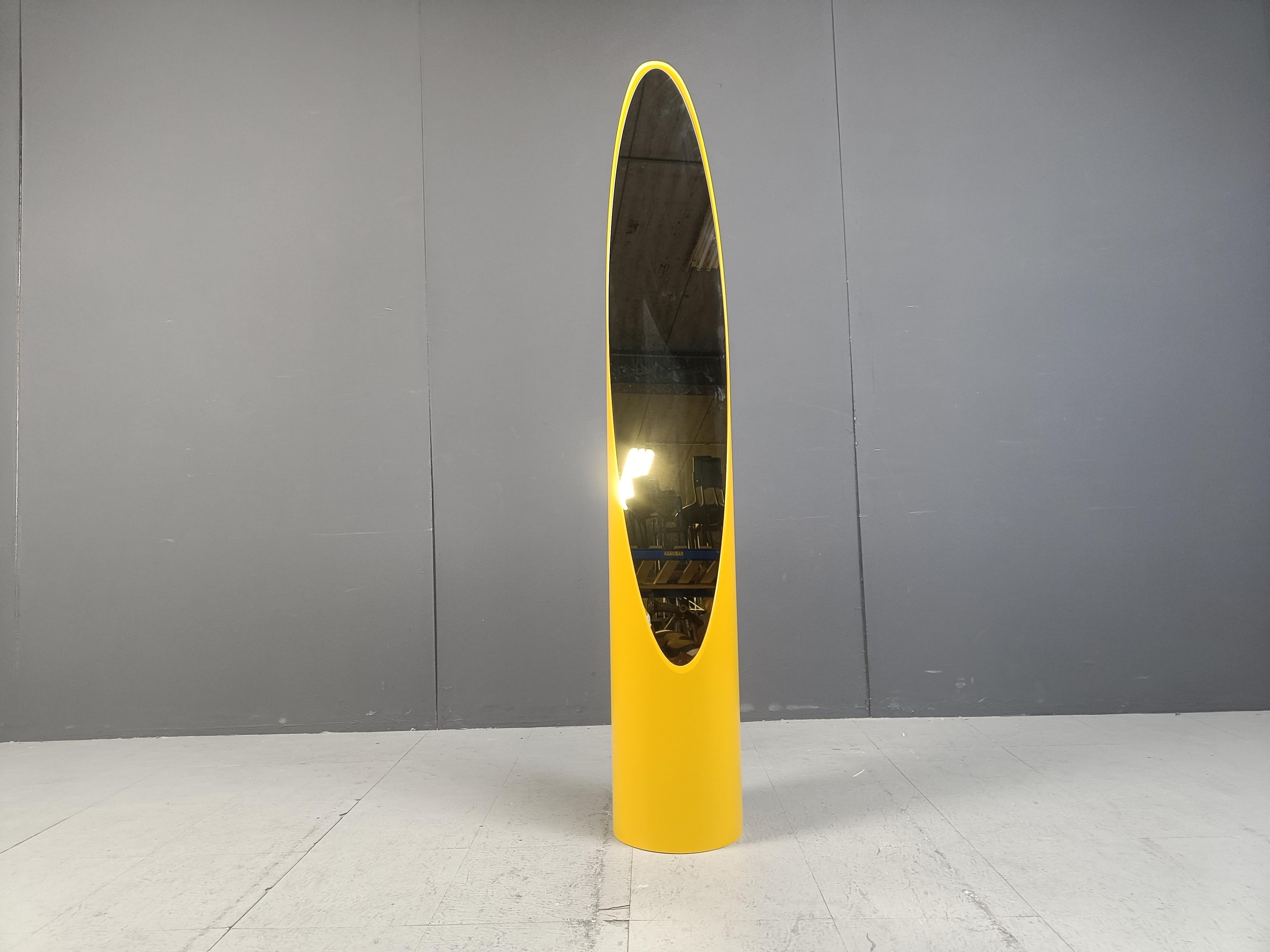 Italienischer Bodenspiegel, Rodolfo Bonetto zugeschrieben, 1970er Jahre (Space Age) im Angebot