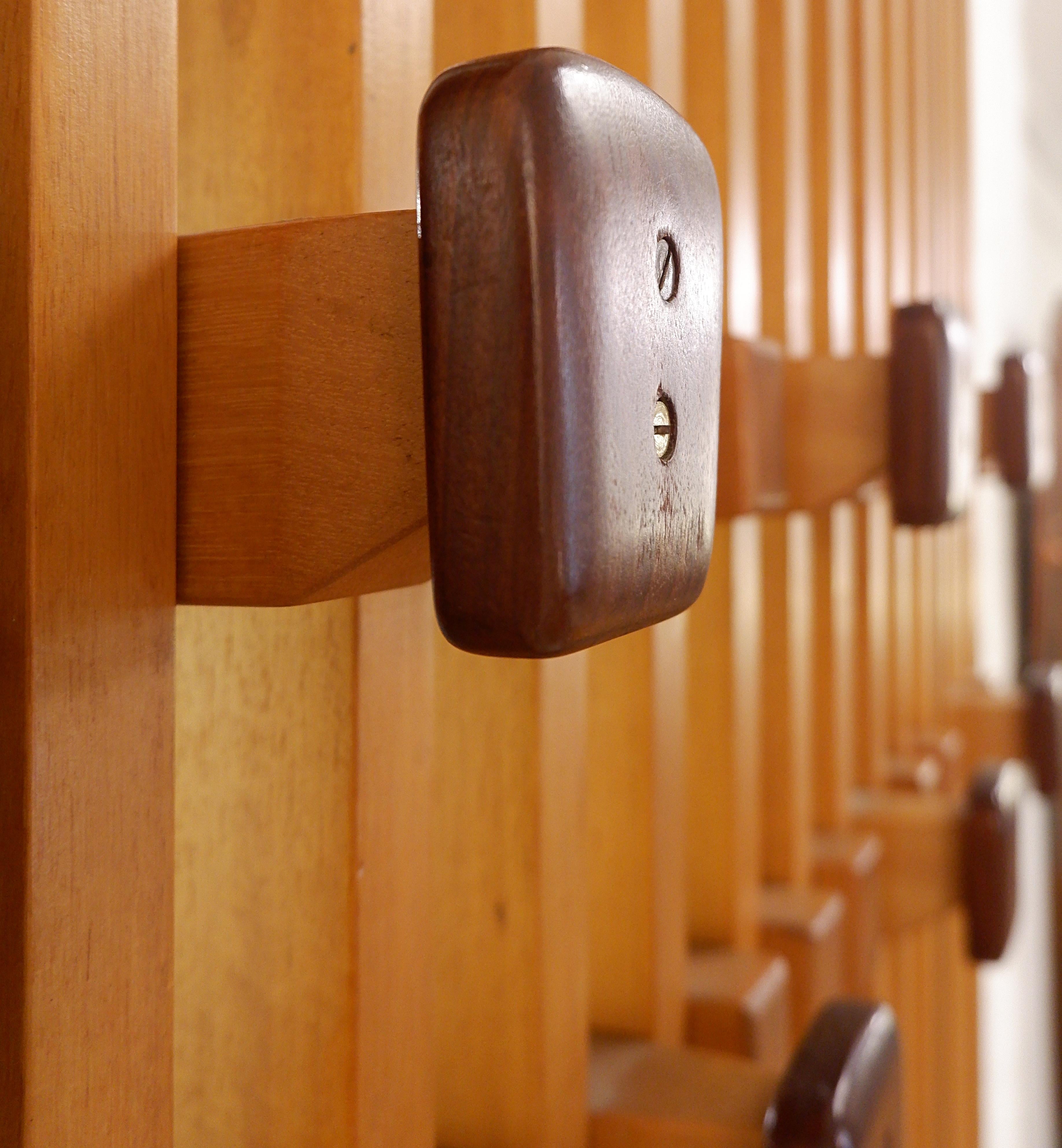 20th Century Italian floor to ceiling coat rack / Claustra - 1960s For Sale
