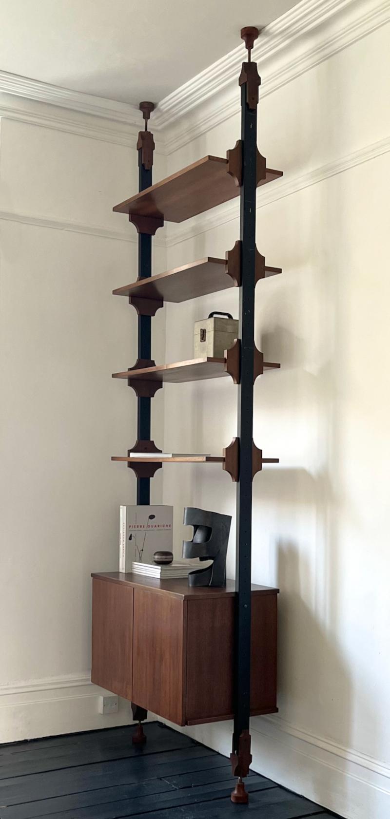 Estantería italiana de suelo a techo, segunda mitad del siglo XX Moderno de mediados de siglo en venta