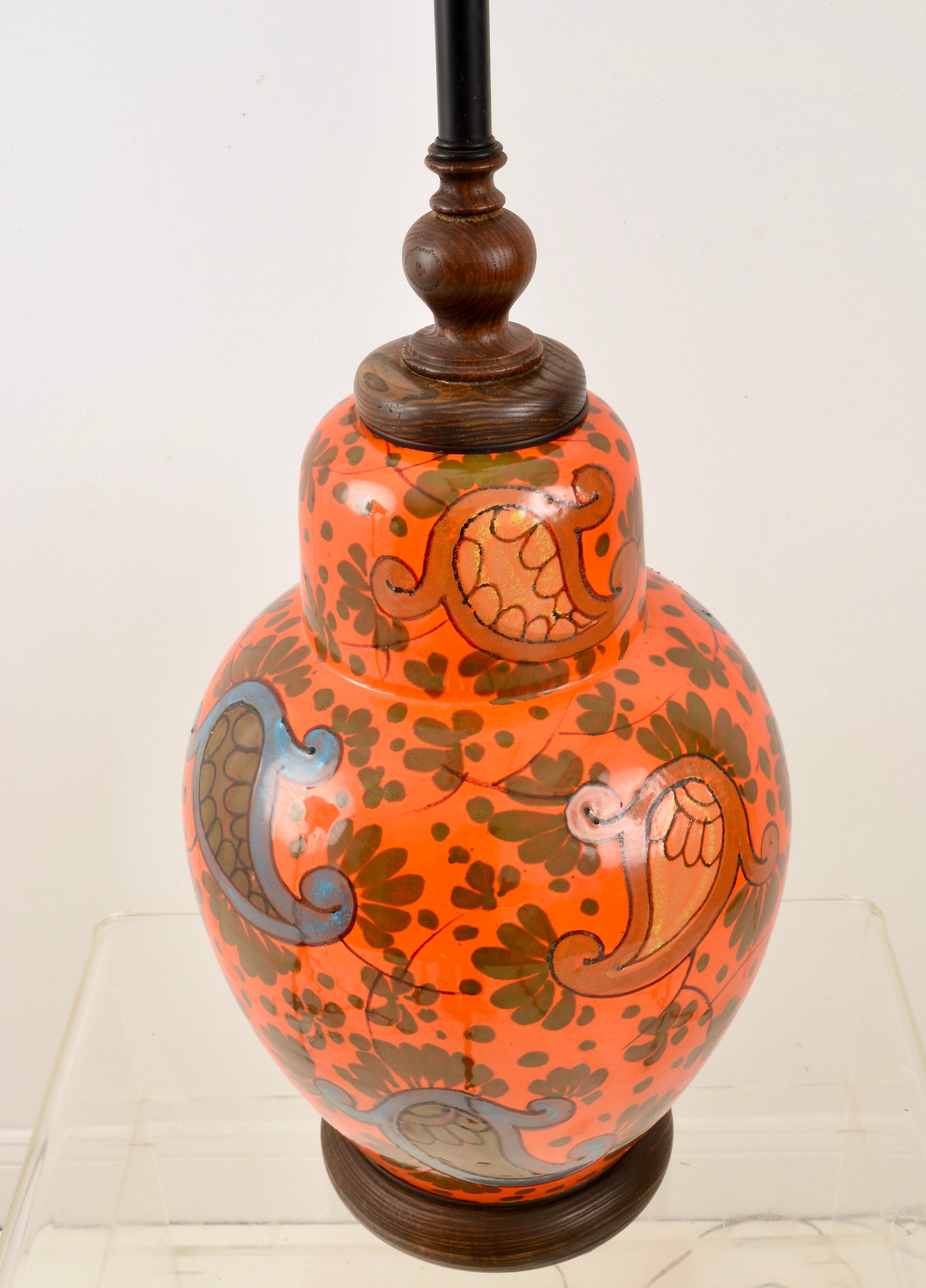 Peint à la main Lampe italienne en céramique à motifs floraux, vers les années 1960 en vente