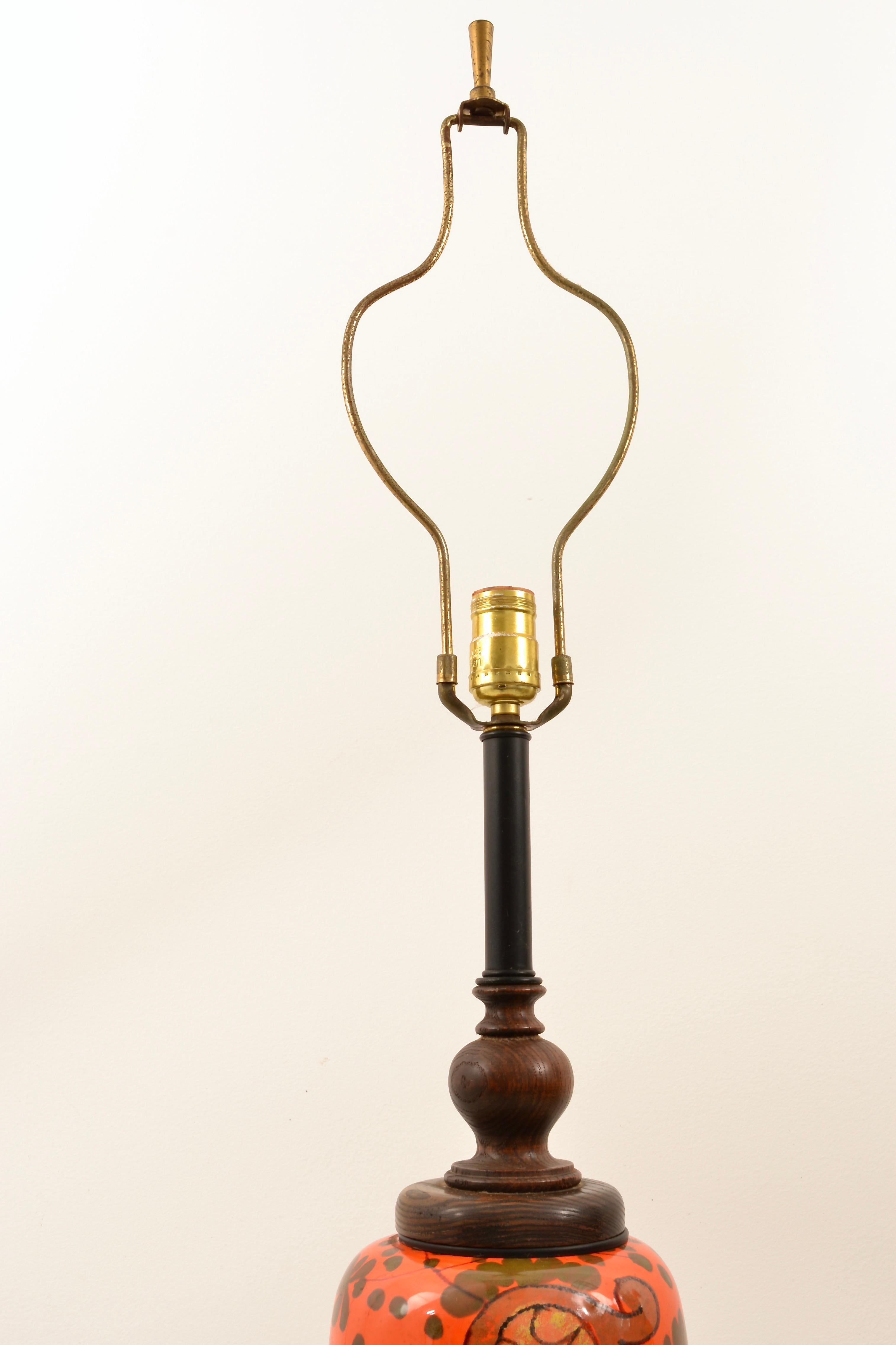 Fin du 20e siècle Lampe italienne en céramique à motifs floraux, vers les années 1960 en vente