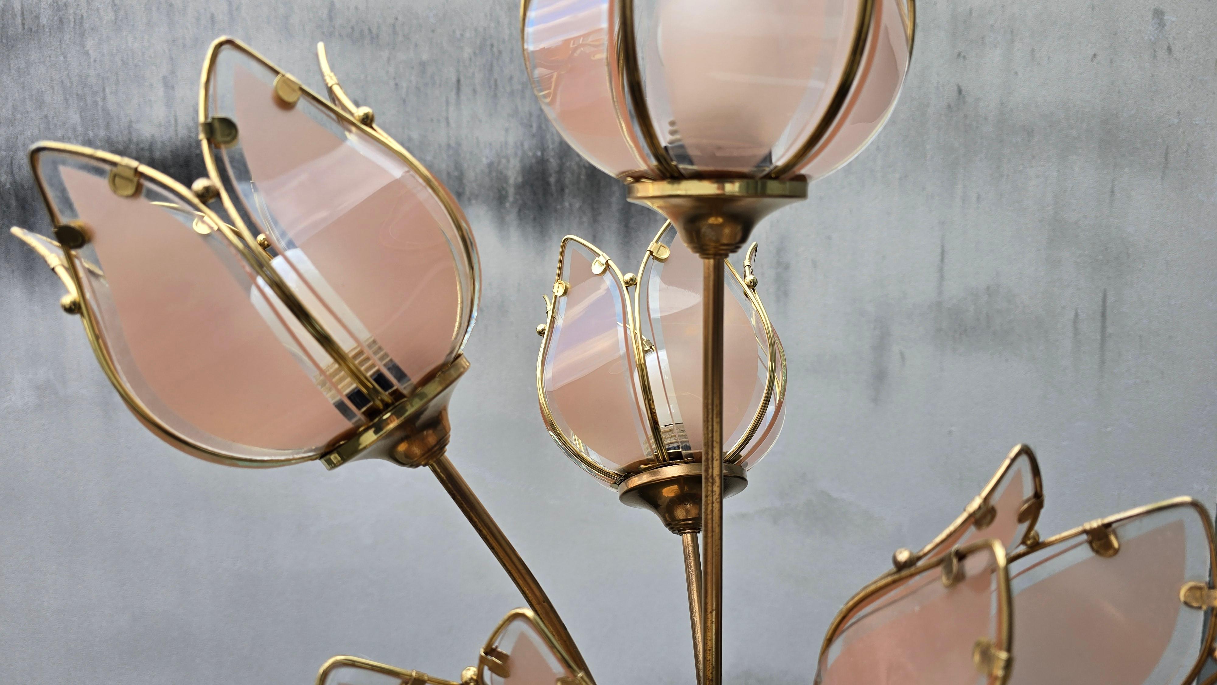 Lámpara italiana de sobremesa Floral de vidrio y latón Tulipa, años 70 Italiano en venta