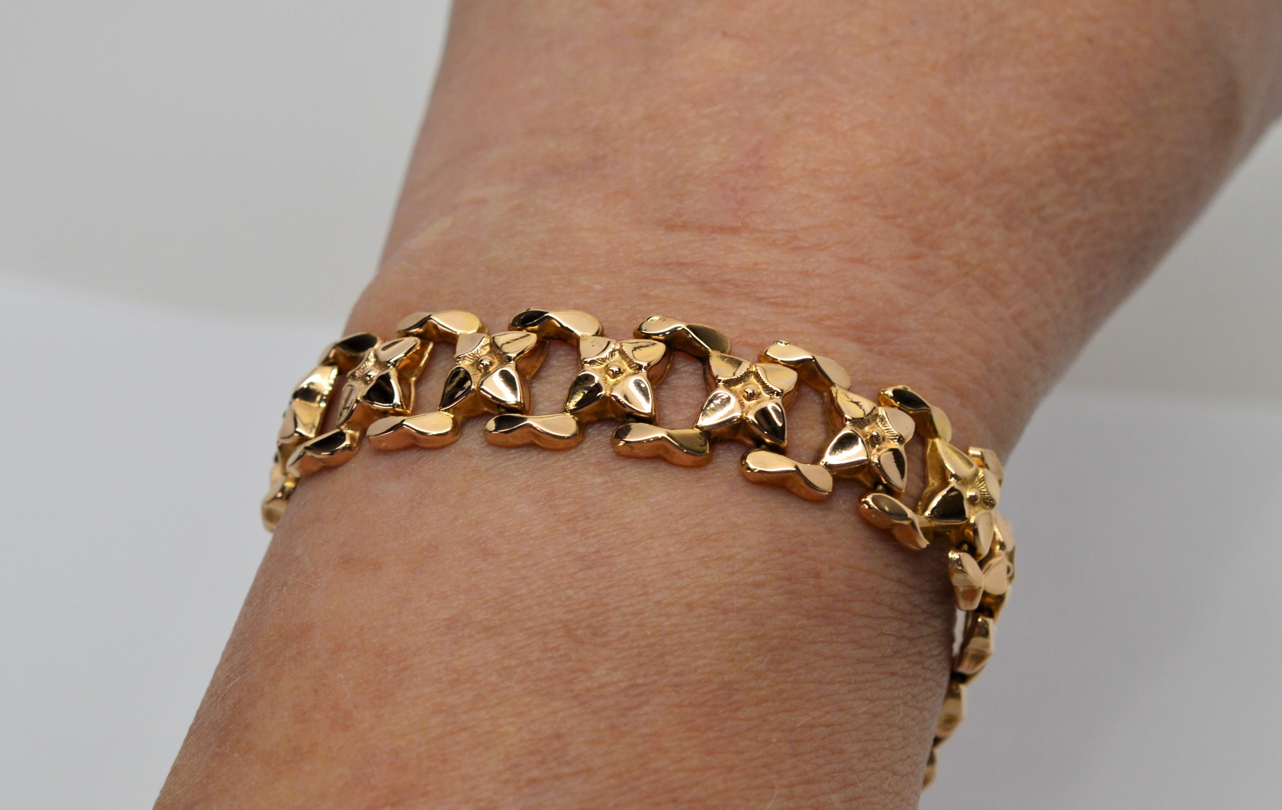 Italian Floral Link 18 Karat Yellow Gold Bracelet In Good Condition For Sale In Mount Kisco, NY