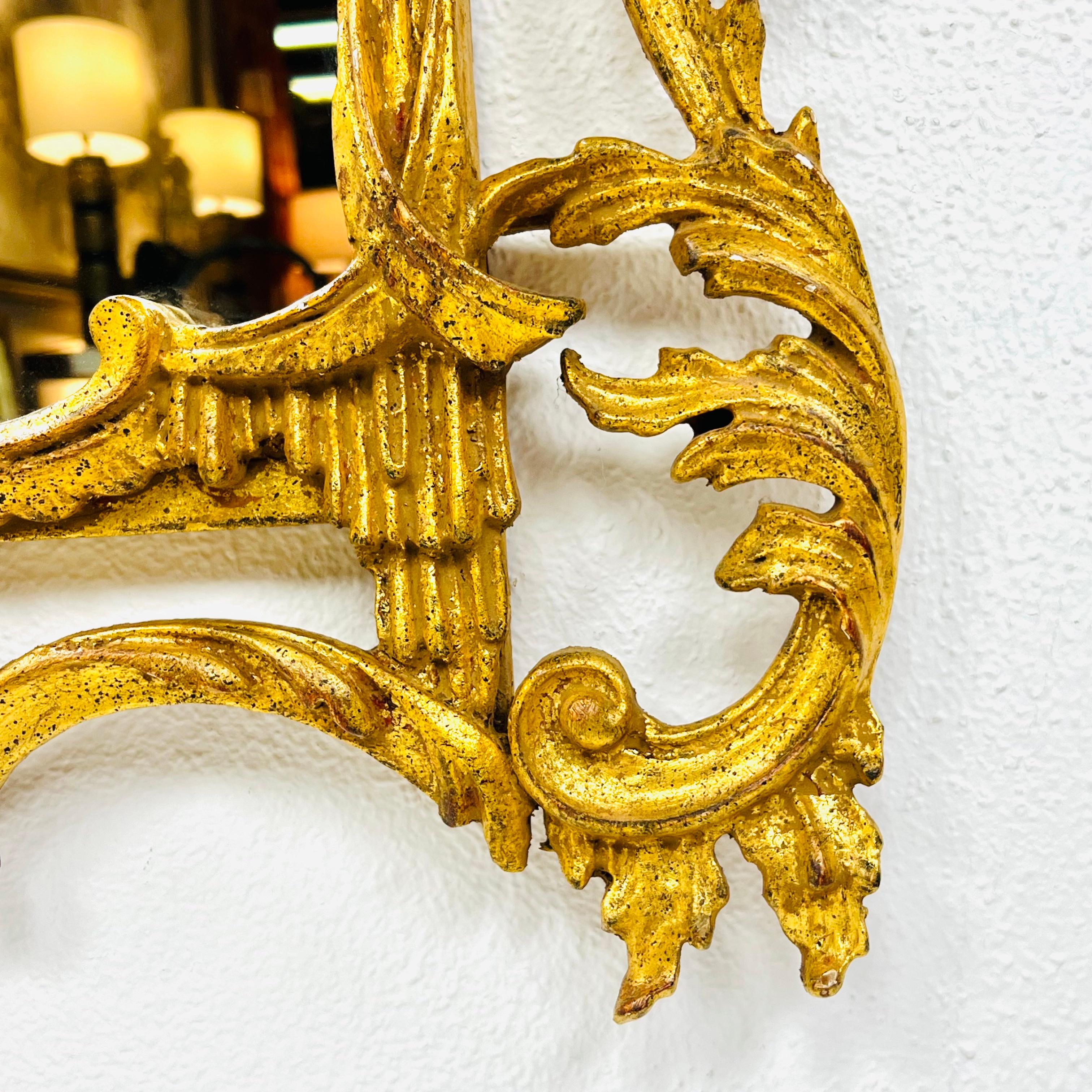 Espejo Italiano Florentia Chippendale Chino de Madera Dorada en venta 4