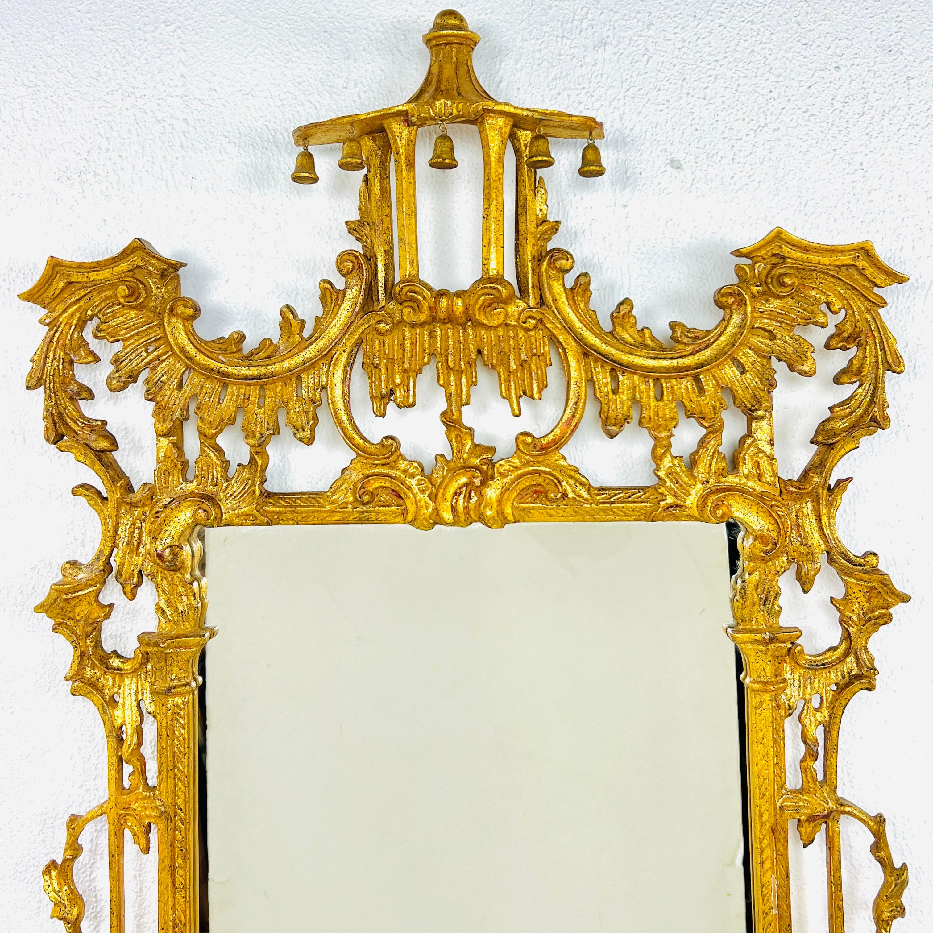 Espejo Italiano Florentia Chippendale Chino de Madera Dorada en venta 5