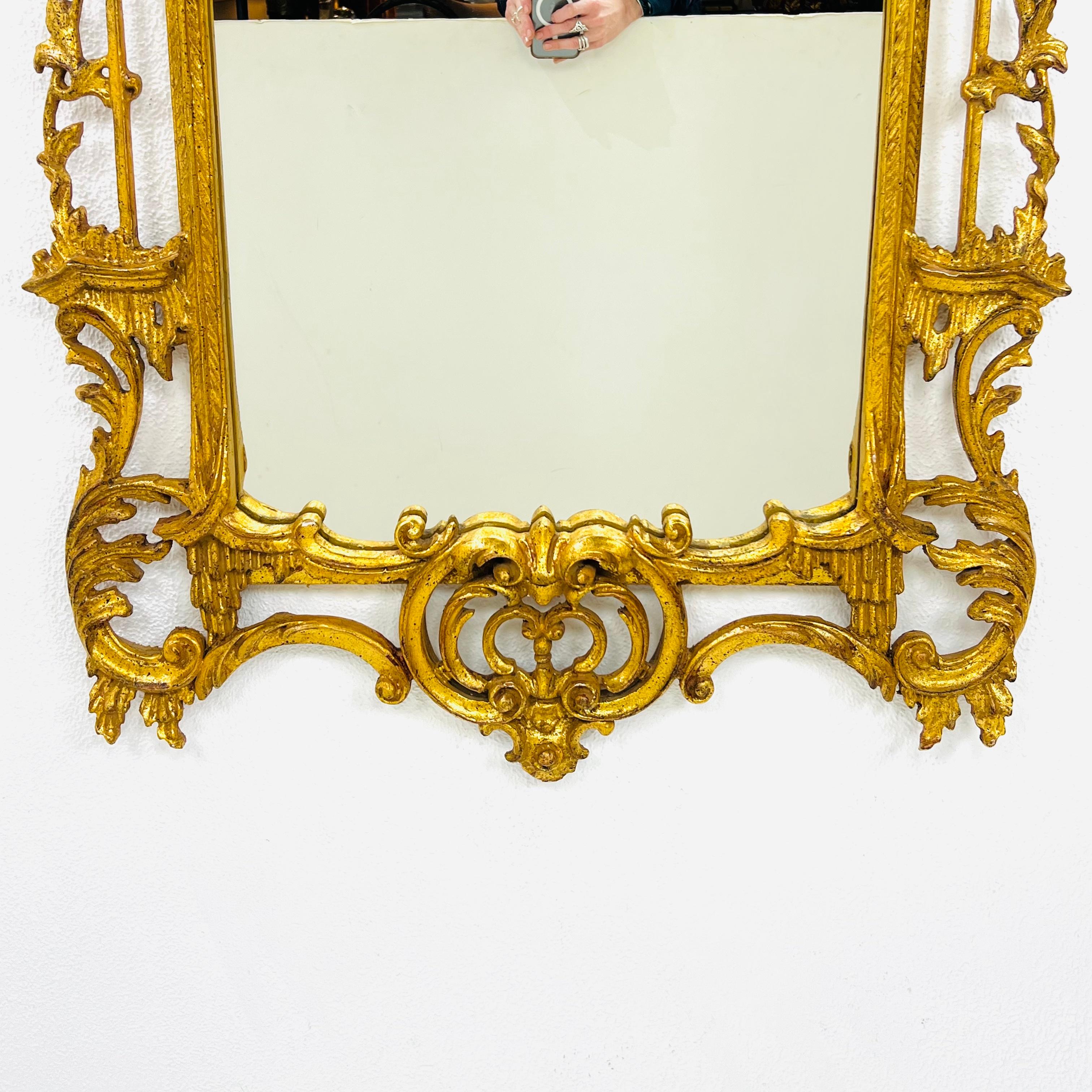 Espejo Italiano Florentia Chippendale Chino de Madera Dorada en venta 8