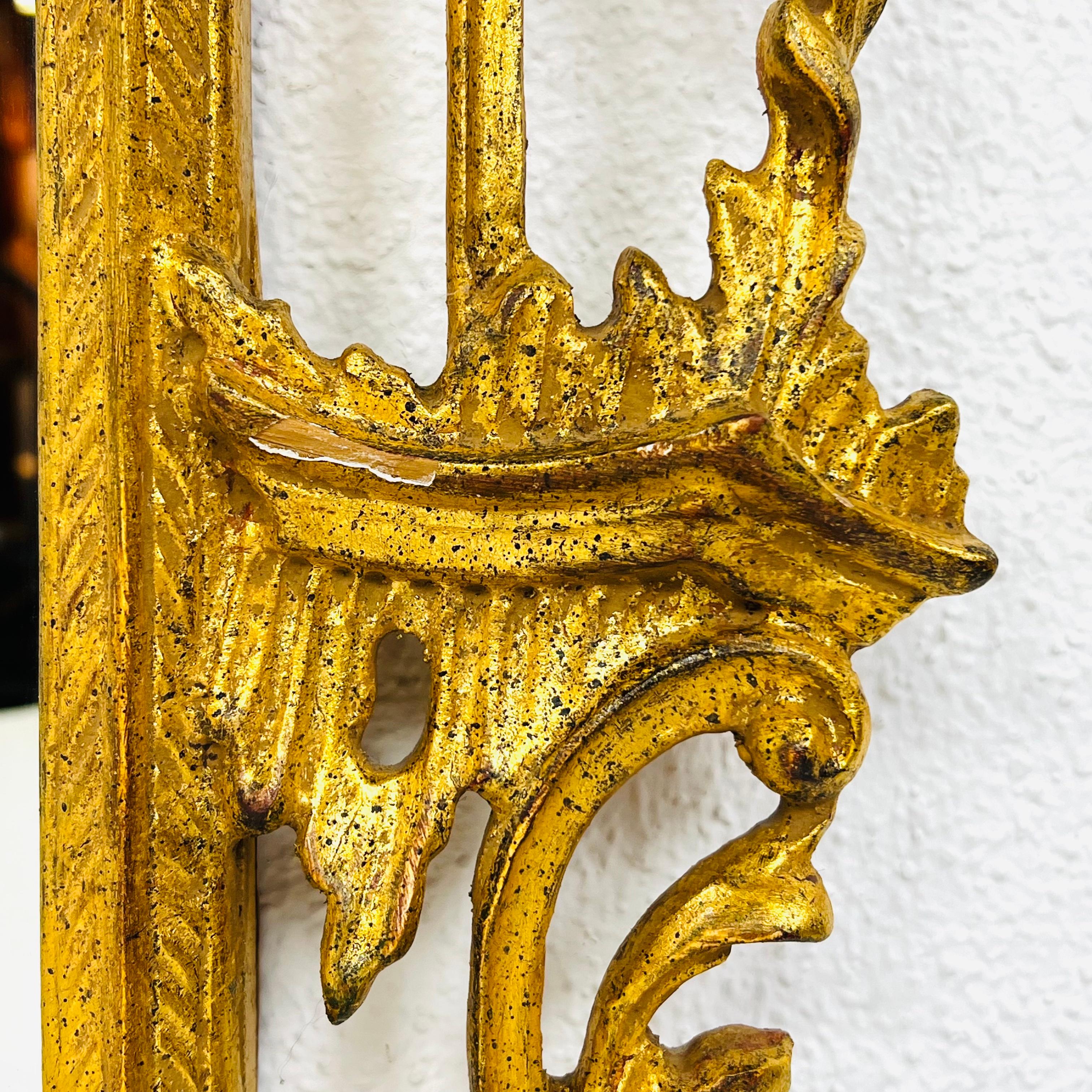 Espejo Italiano Florentia Chippendale Chino de Madera Dorada en venta 9