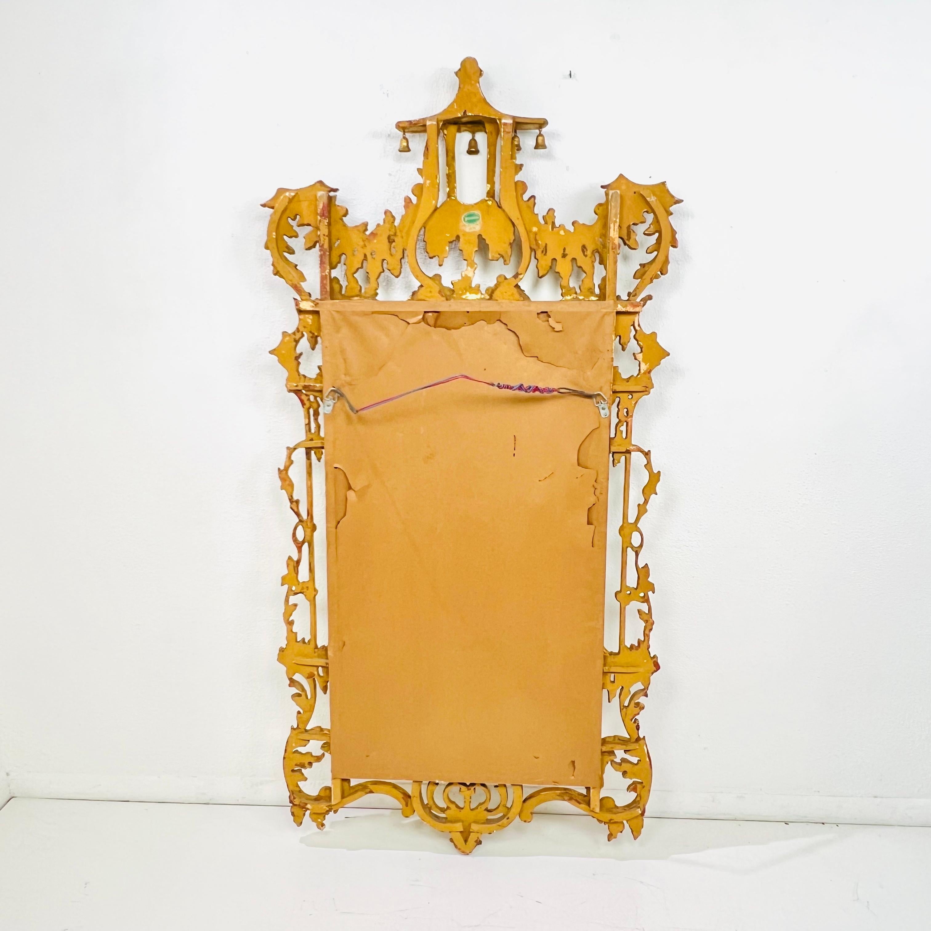 Espejo Italiano Florentia Chippendale Chino de Madera Dorada en venta 11