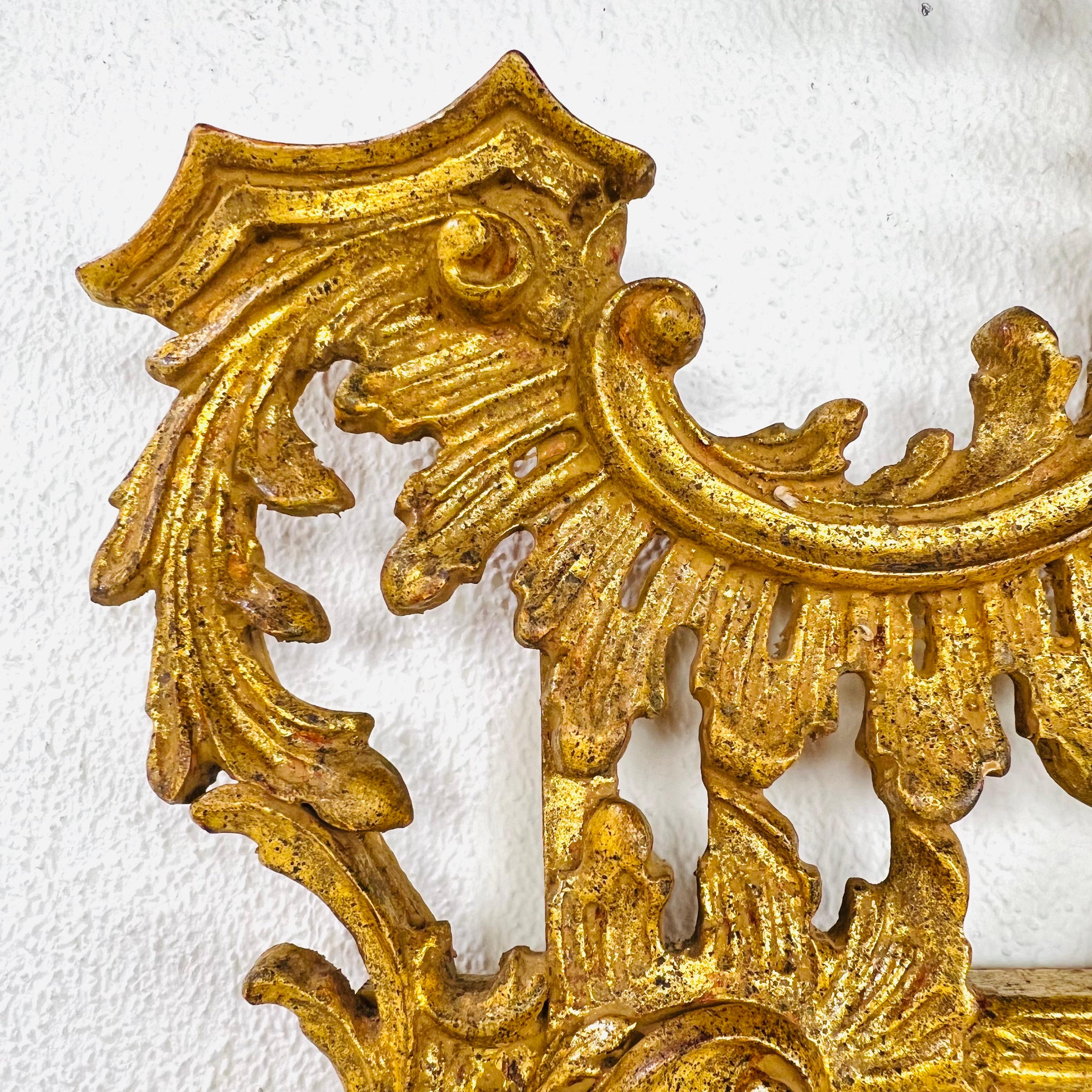 Espejo Italiano Florentia Chippendale Chino de Madera Dorada siglo XX en venta