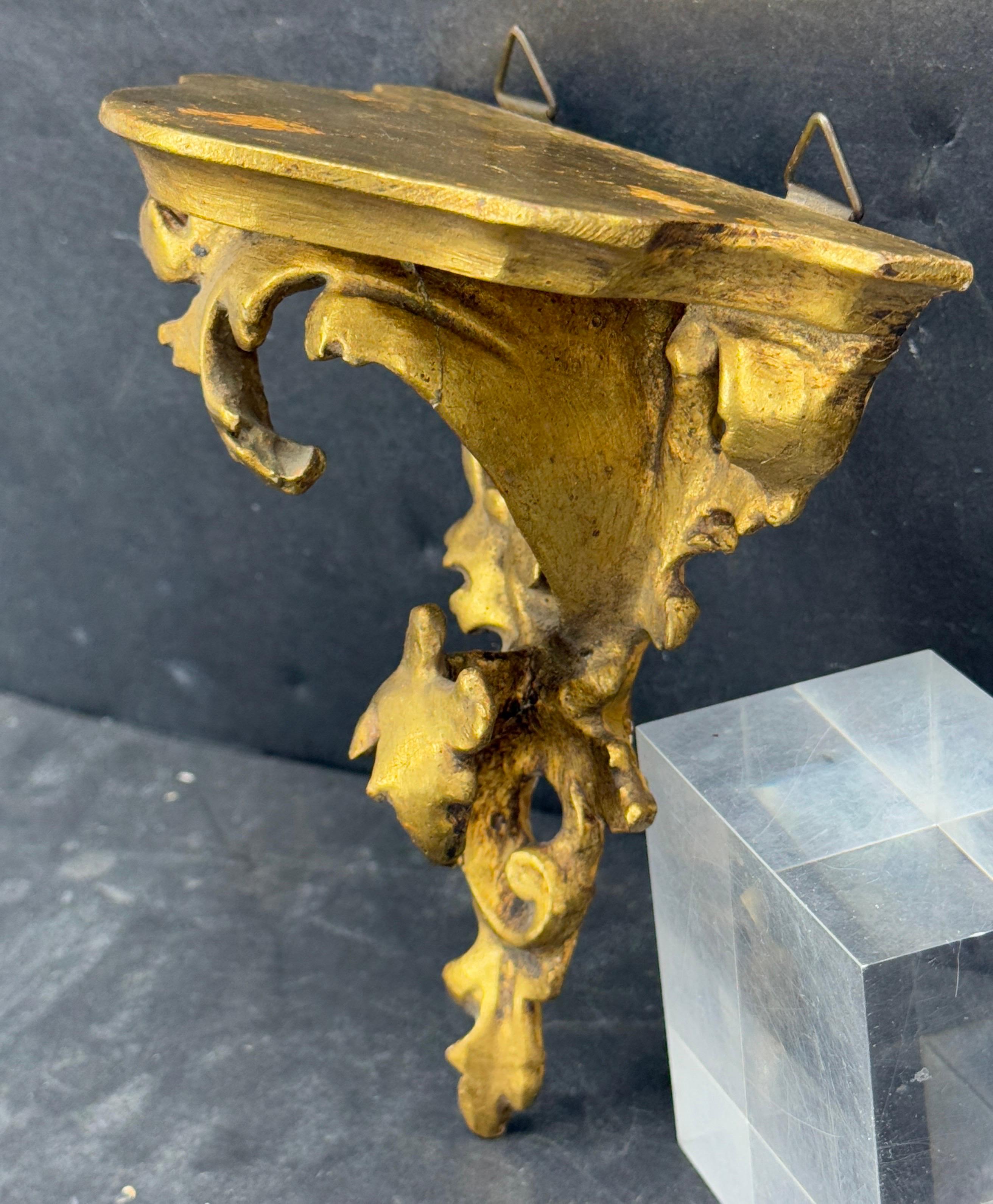 Italian Florentine Architectural Gilt Wall Shelf Bracket, circa 1950 For Sale 4