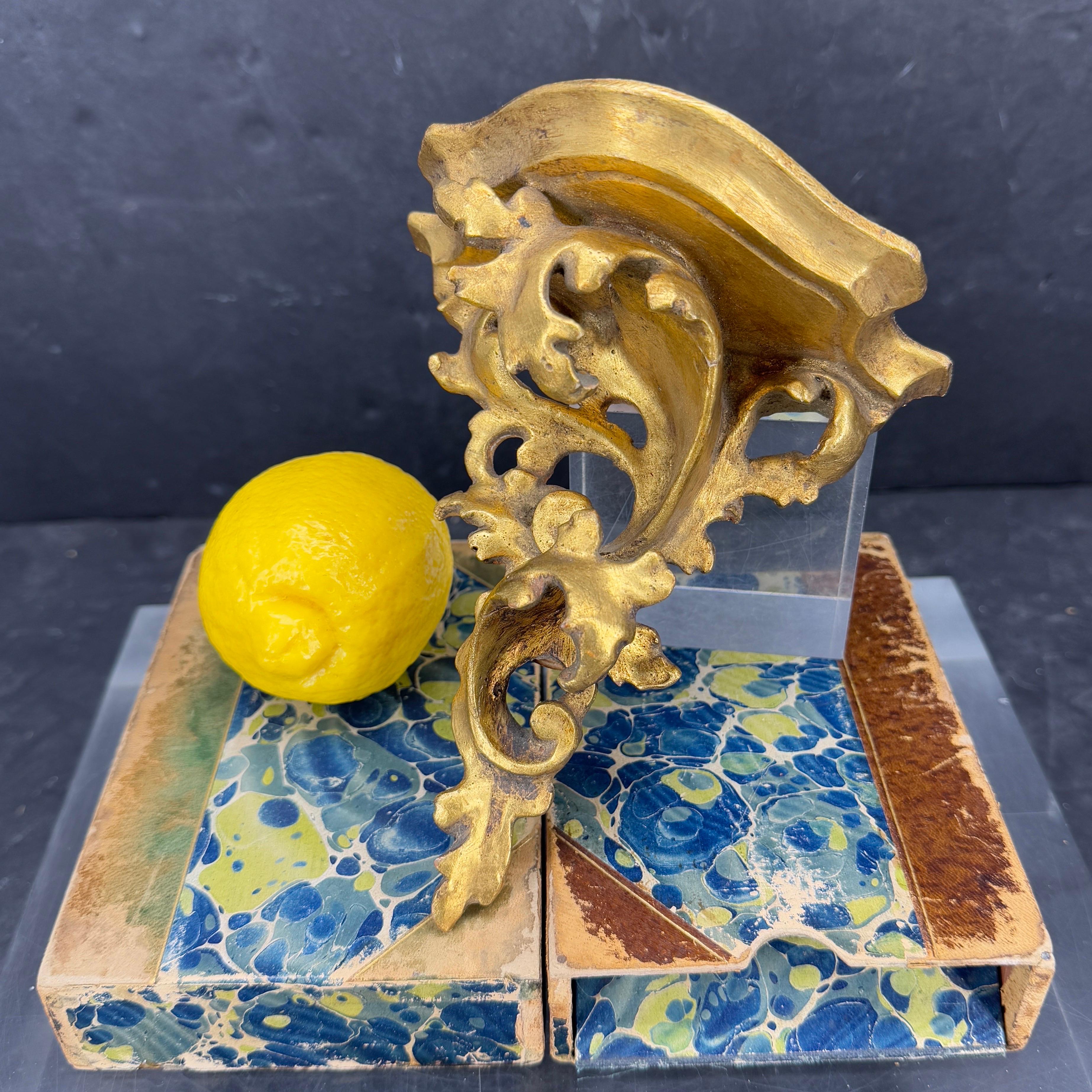 Italian Florentine Architectural Gilt Wall Shelf Bracket, circa 1950 In Good Condition For Sale In Haddonfield, NJ
