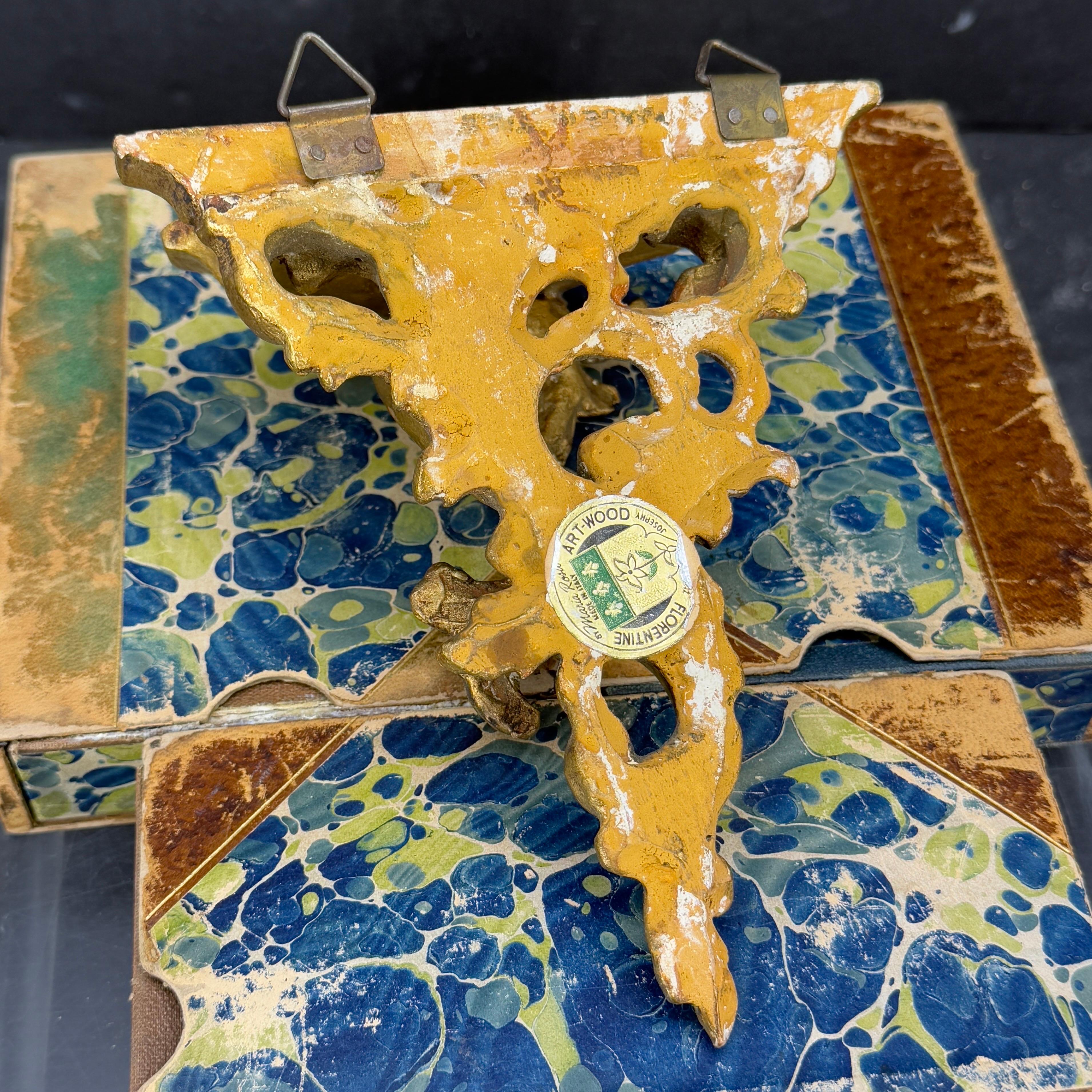 20th Century Italian Florentine Architectural Gilt Wall Shelf Bracket, circa 1950 For Sale